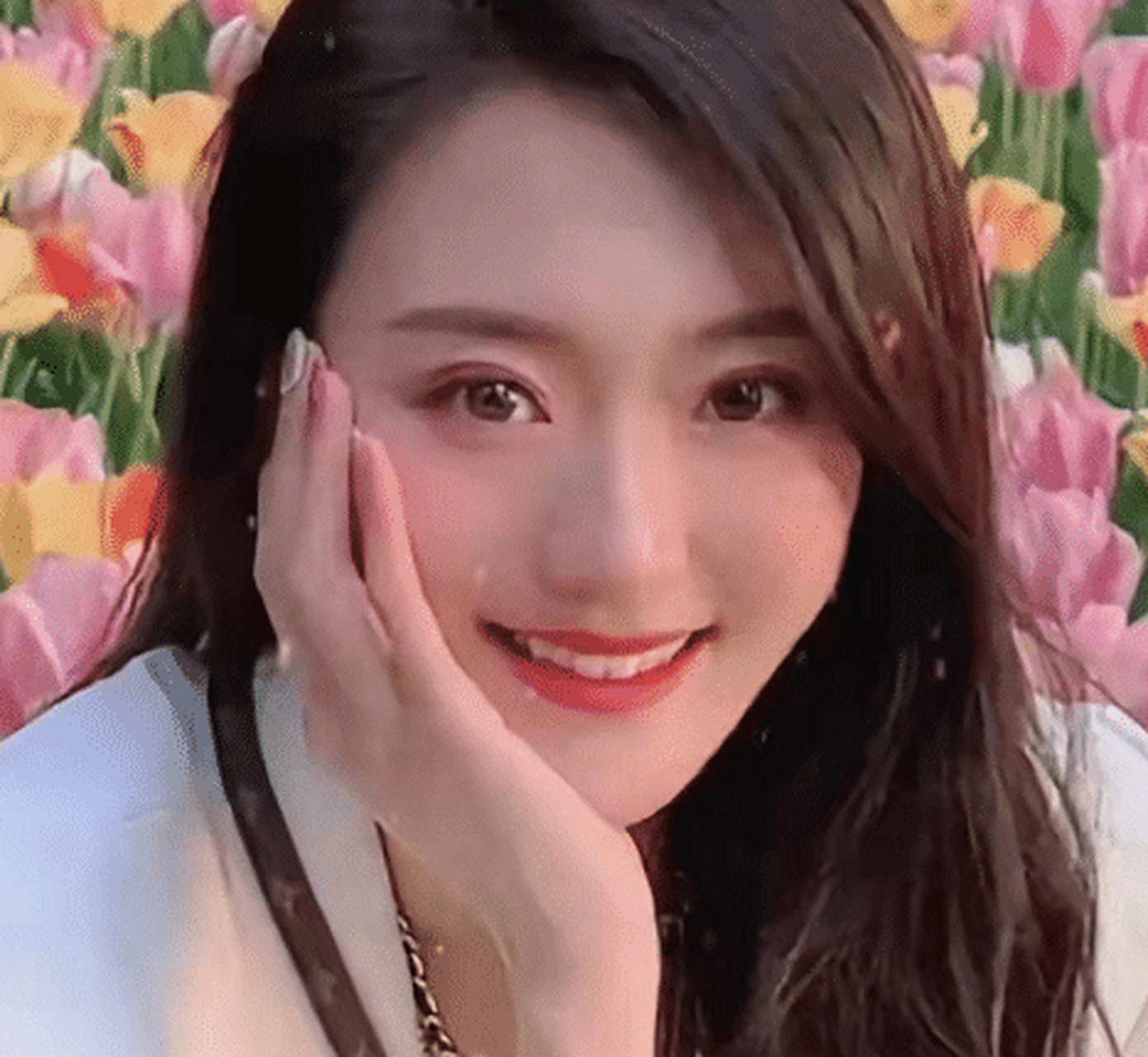 闫学晶的儿媳徐梦迪4月28日在自己的社交网站上发布了一段与她的粉丝