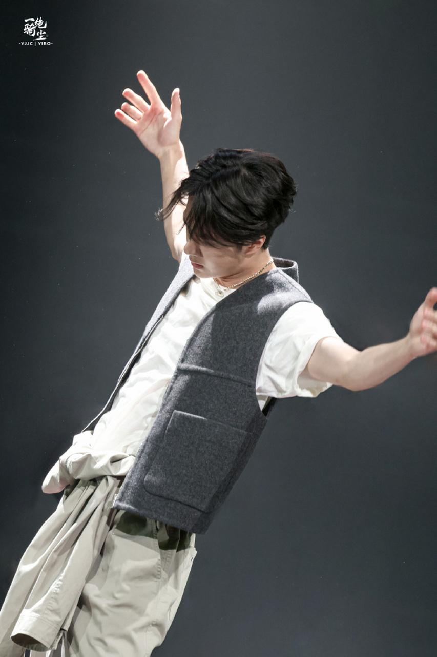 王一博因身体不适将缺席热烈路演# 大家好,今天我们来聊一个热门惶忖