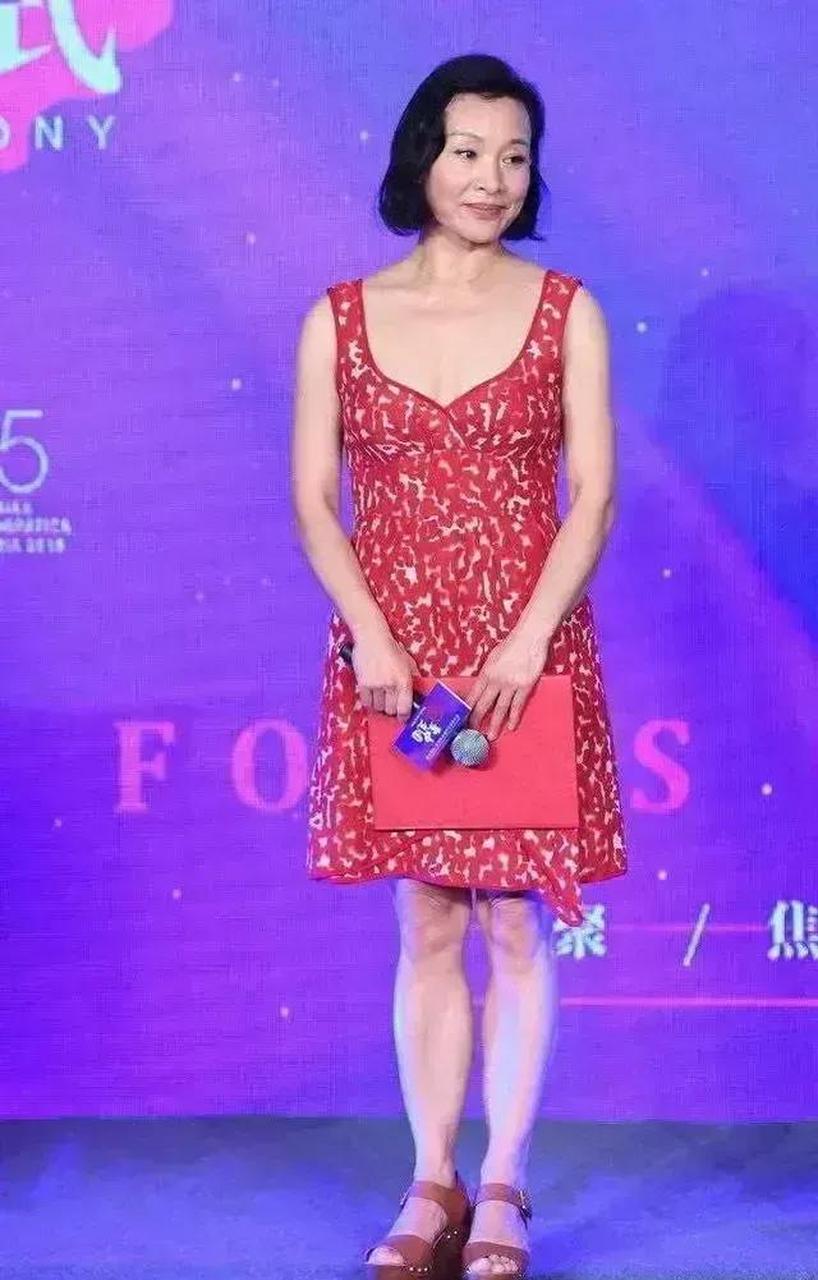 gif创作人# 陈冲,太令人意外了!六十岁留寸头,惊艳到我了!