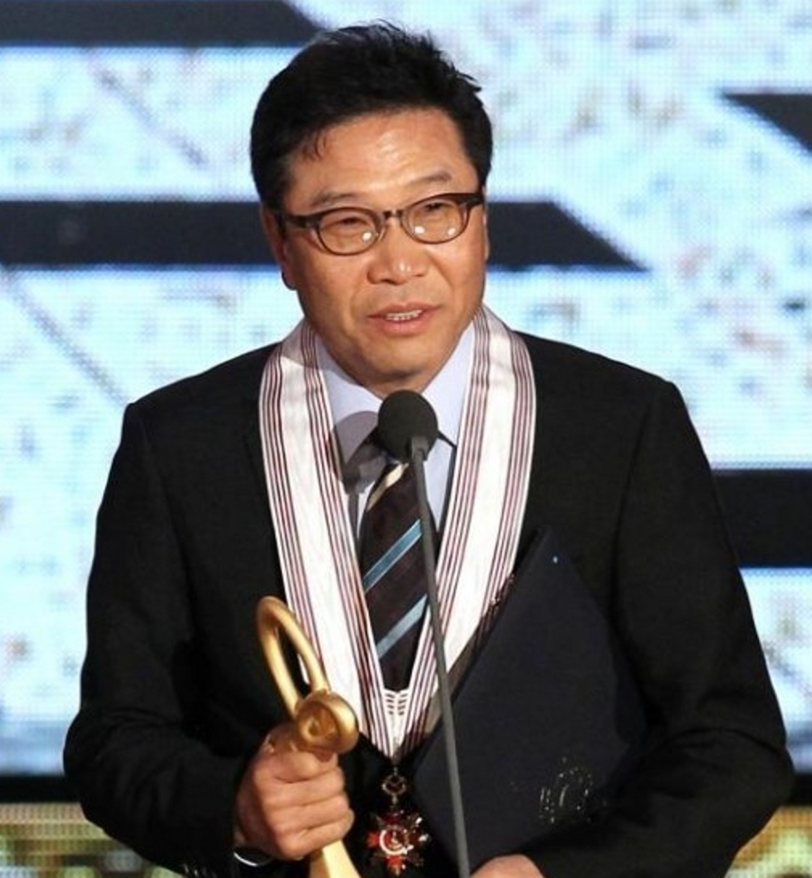 【时代终结 李秀满将不参加sm town股东大会】近日,sm town将举行股东