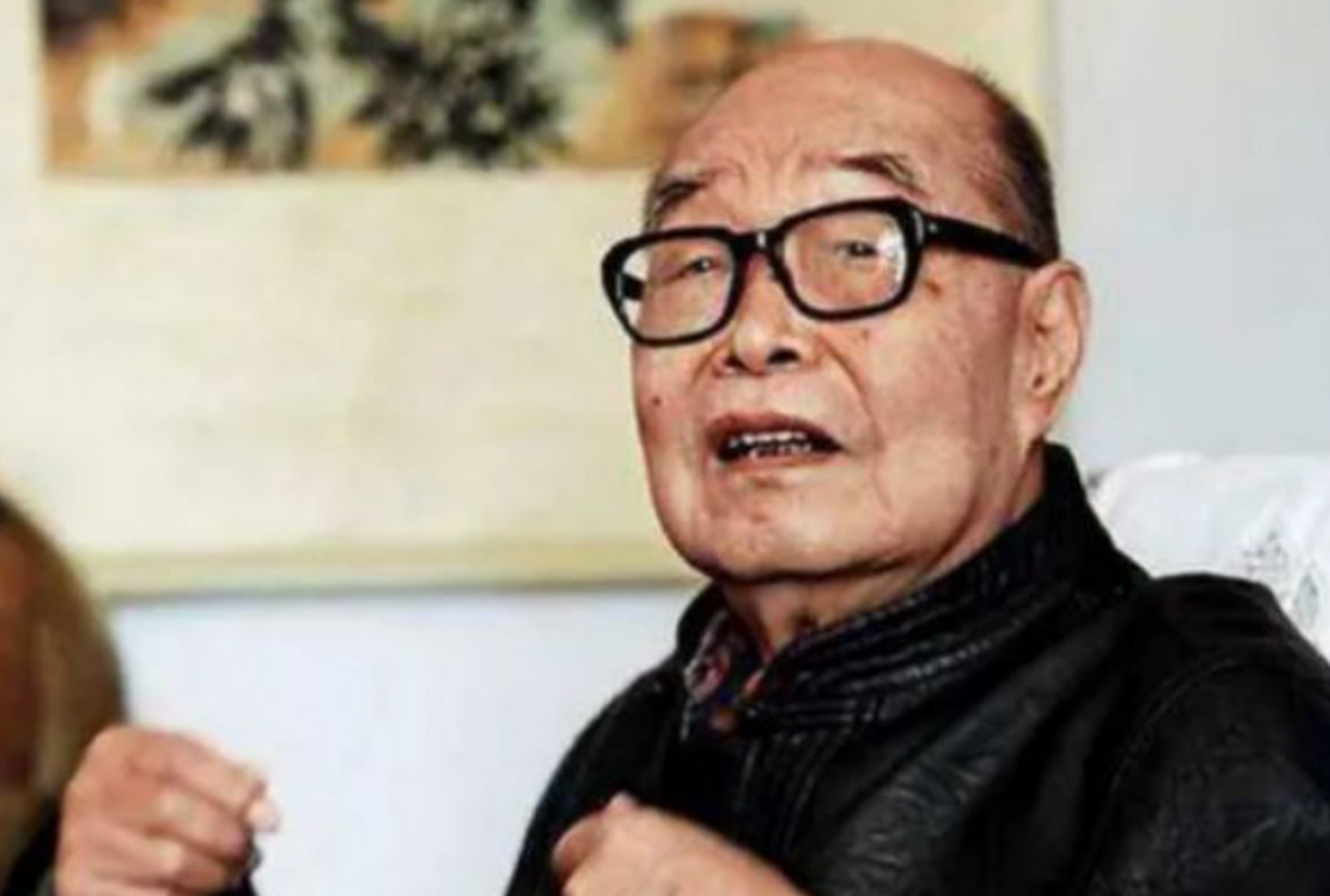 1953年开国少将王扶之回老家探亲  一位赶牛大爷跟着他来到了家门口