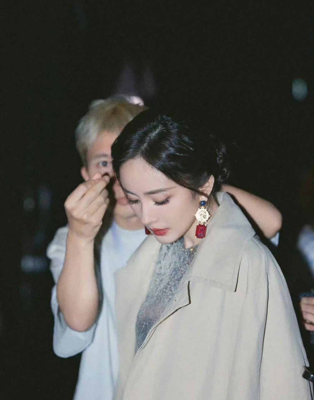 杨幂的活动照,女明星身材简直看不出年龄