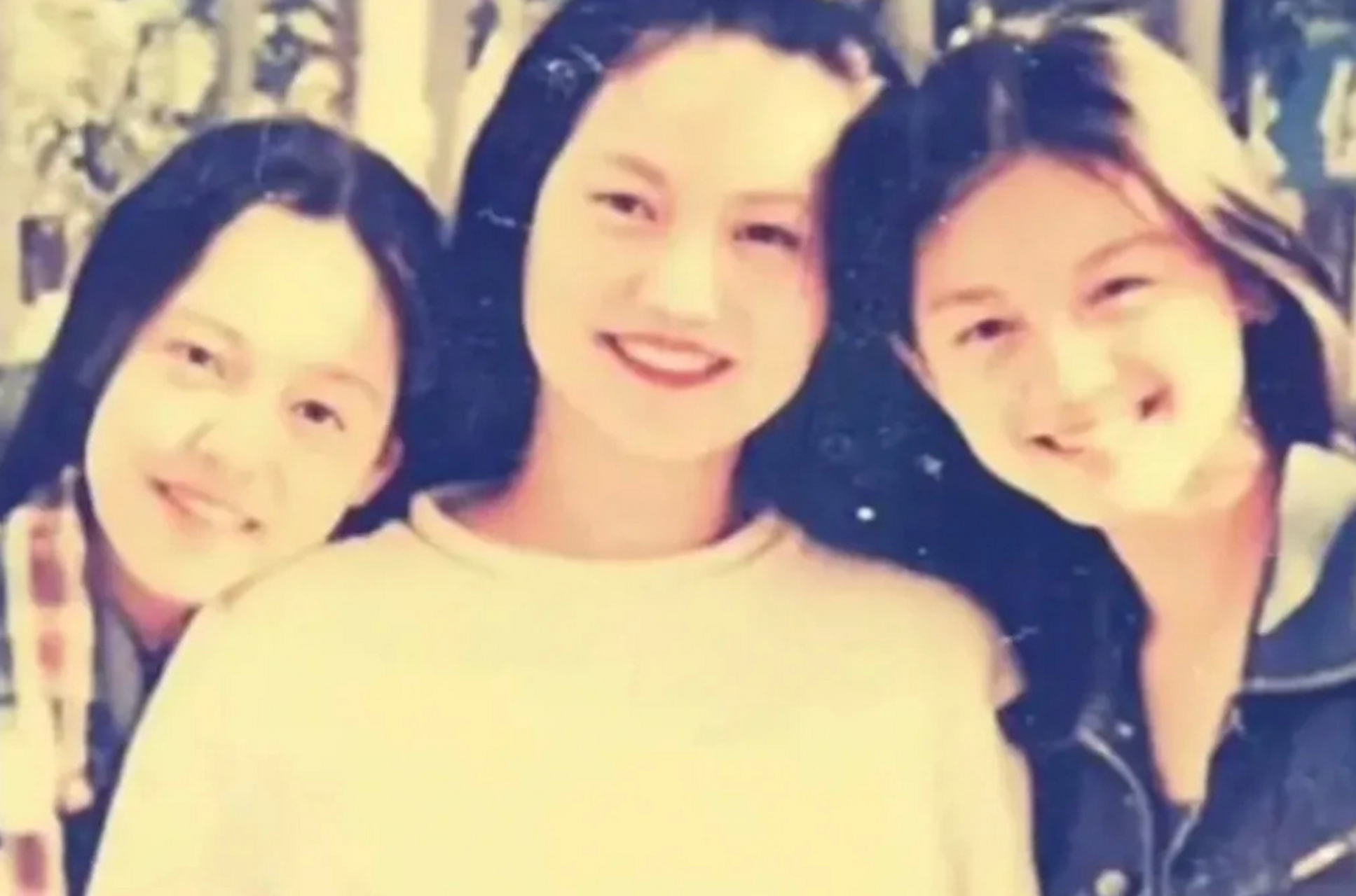 谁还不知道大s是三姐妹,她还有一个大姐,名叫徐熙娴,小时候在三个女儿