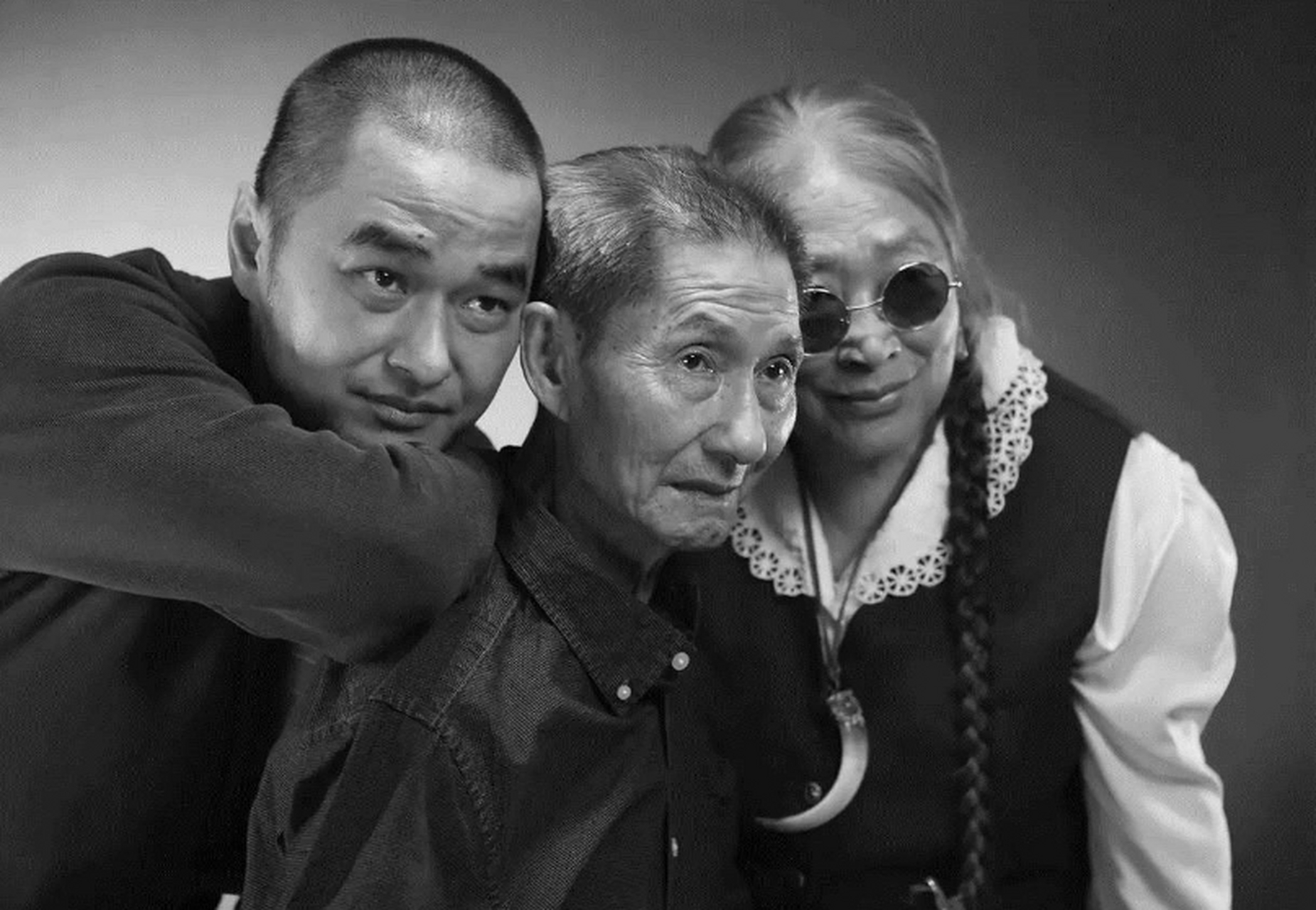 2007年,冯唐在后海买了一座价值不菲的四合院,招来了亲朋好友的无情