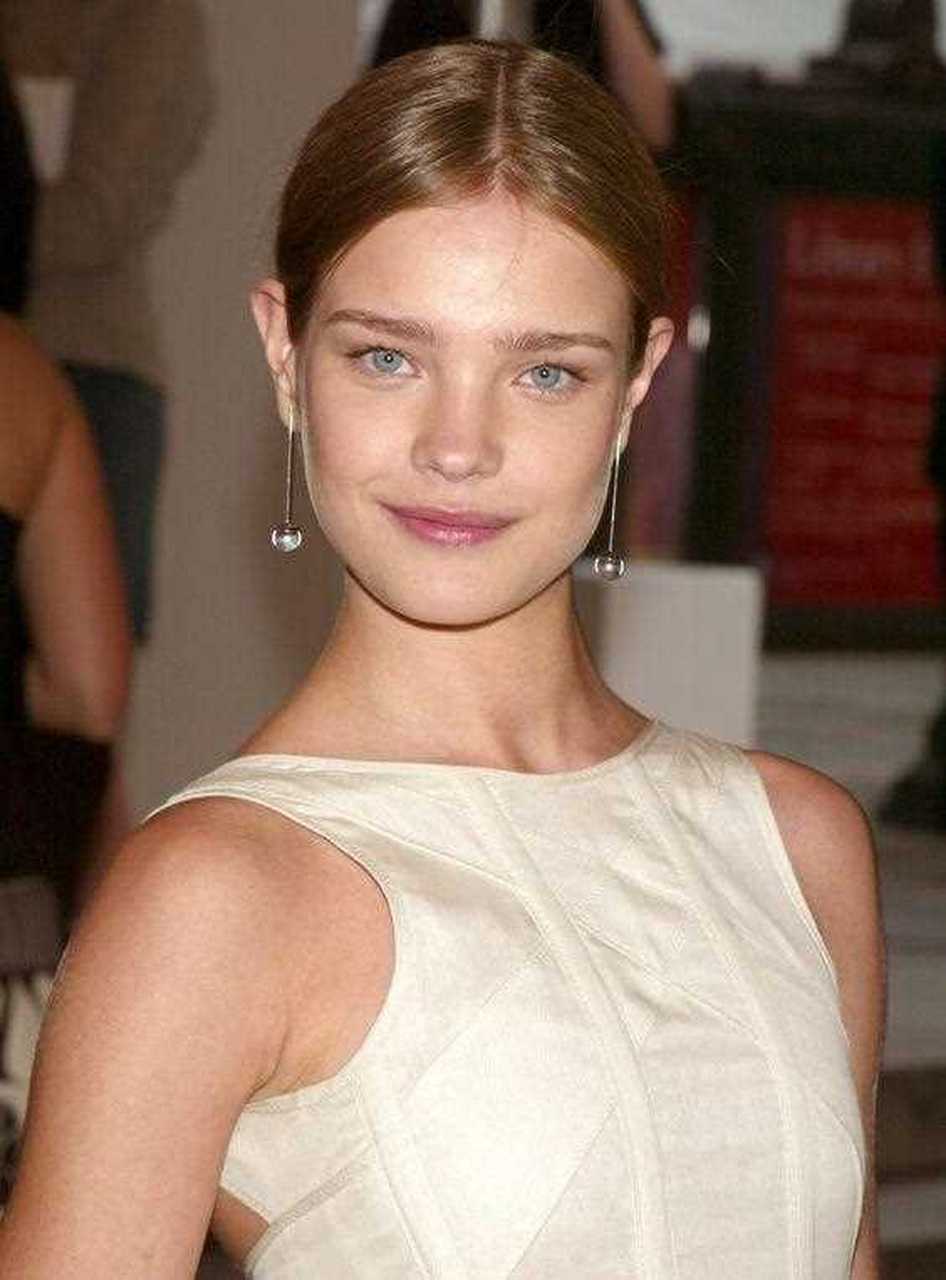 lv太子妃"水果娜"年轻时的颜值真像童话里的公主,就算生了五个娃也难