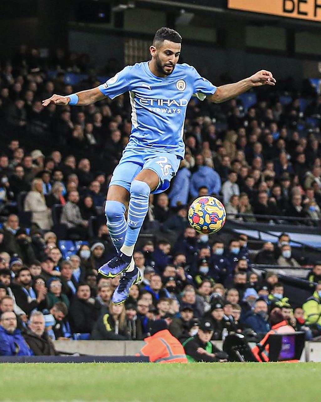 马赫雷斯从曼城正式转会加盟吉达国民,成为最新一位转会至沙特职业