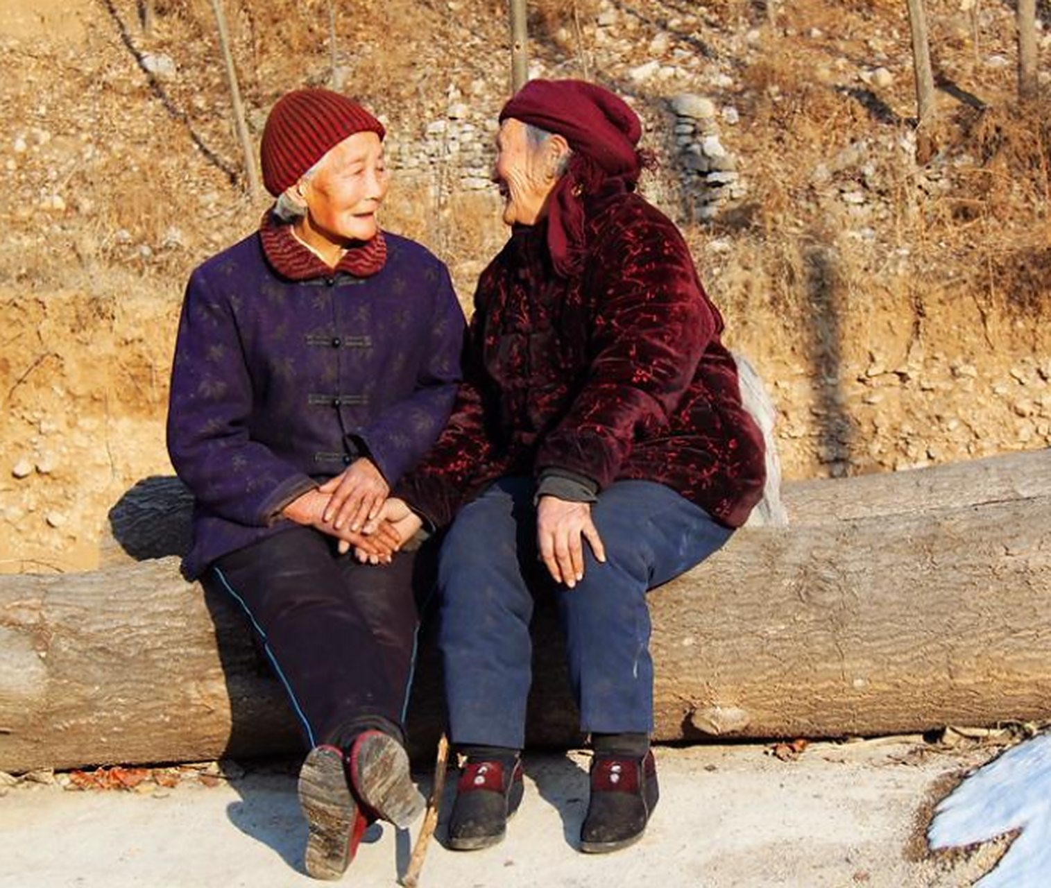 看到一对90岁老友相约见面,彼此聊着聊着相顾垂泪,看得我心都碎了