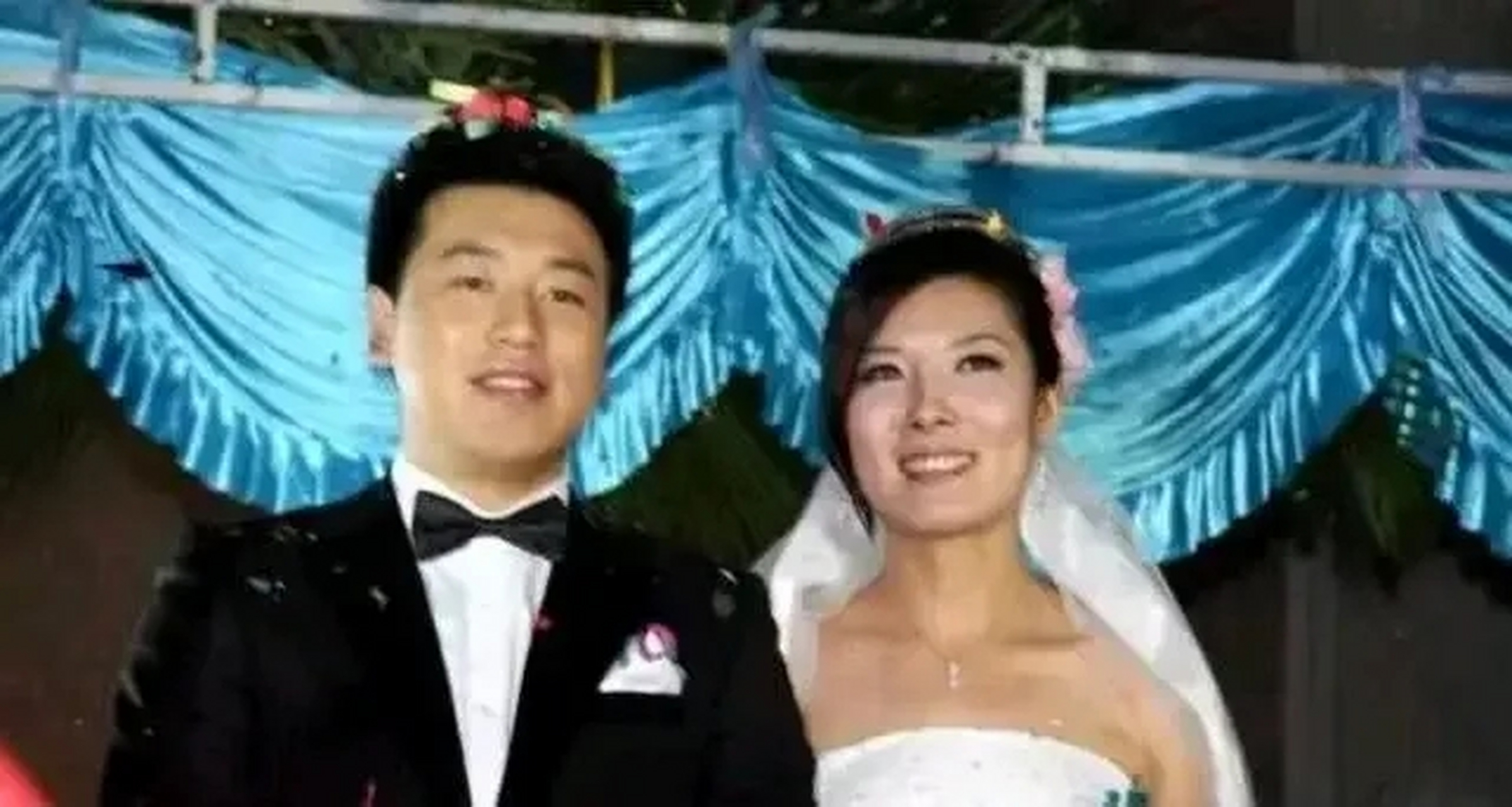 北京奥运会上,26岁的杜丽对22岁的师弟庞伟说:"你向我求婚吧?