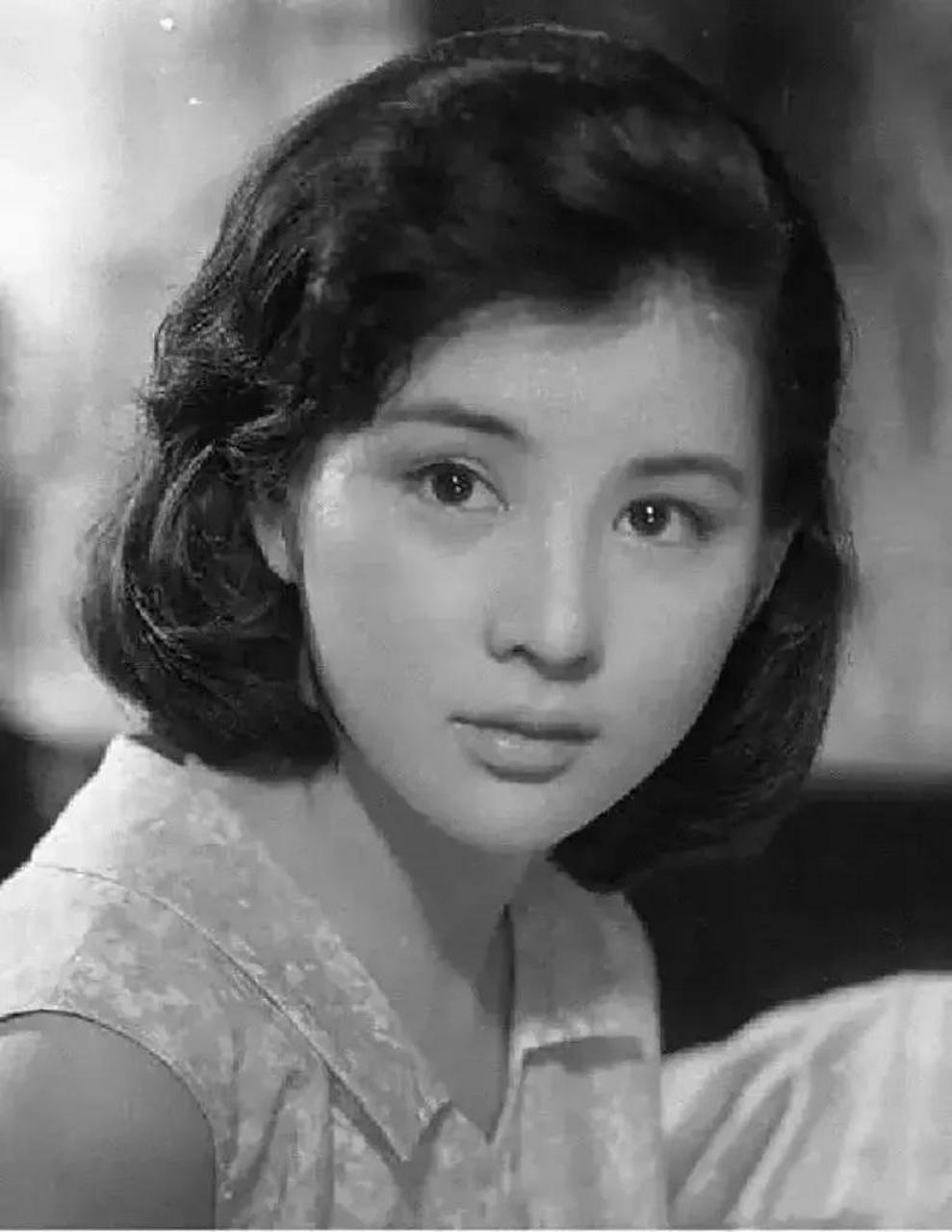 吉永小百合,是日本昭和时代的代表性美人