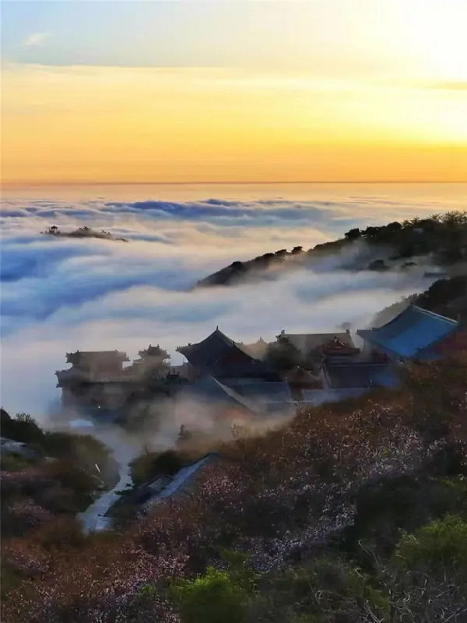 泰山顶四大奇观:旭日东升,晚霞夕照,黄河金带,云海玉盘
