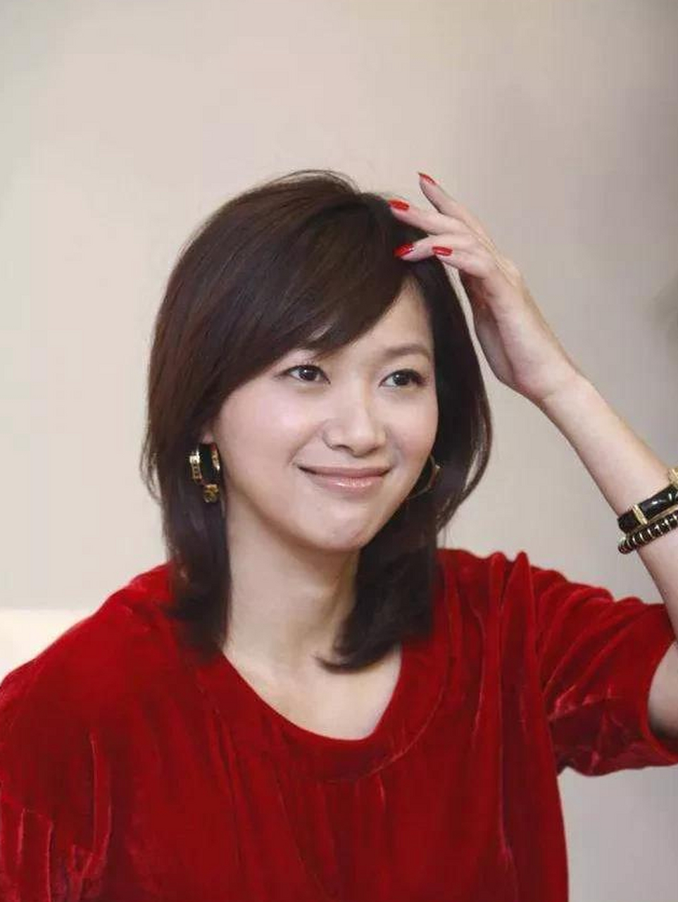 46岁的徐静蕾,幸亏39岁就完成了冻卵.