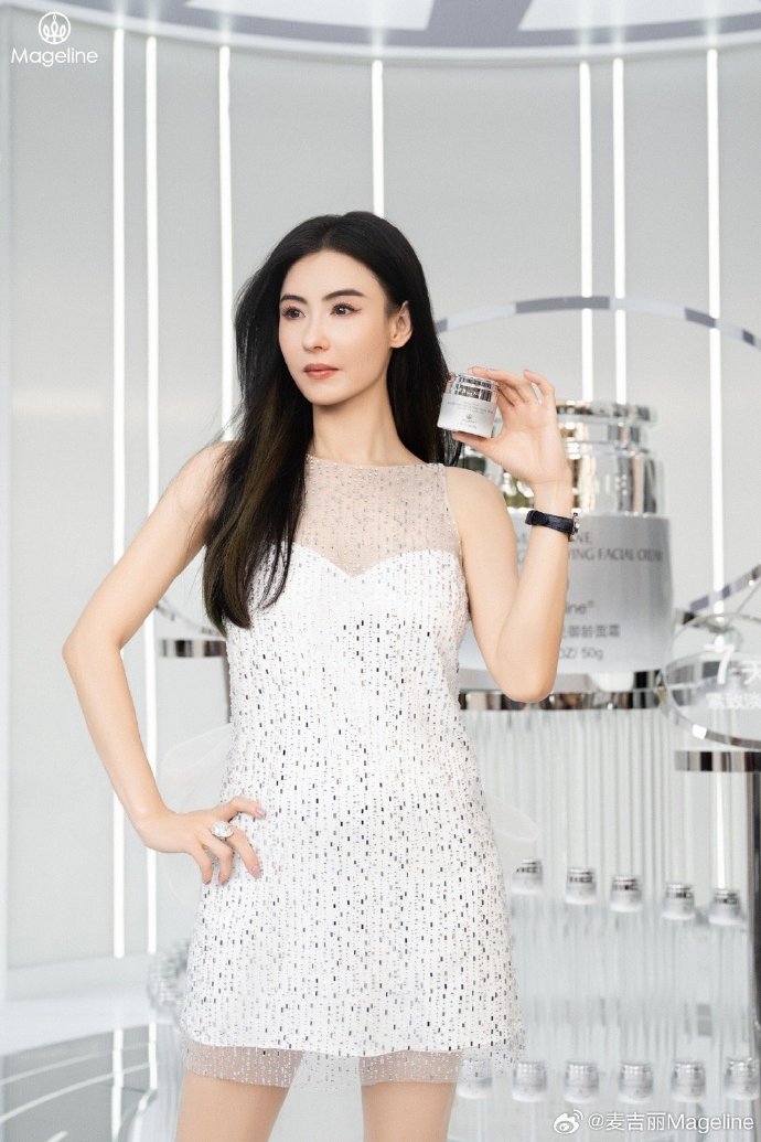麦吉丽品牌护肤代言人张柏芝惊喜现身银泰百货杭州武林总店「麦吉丽