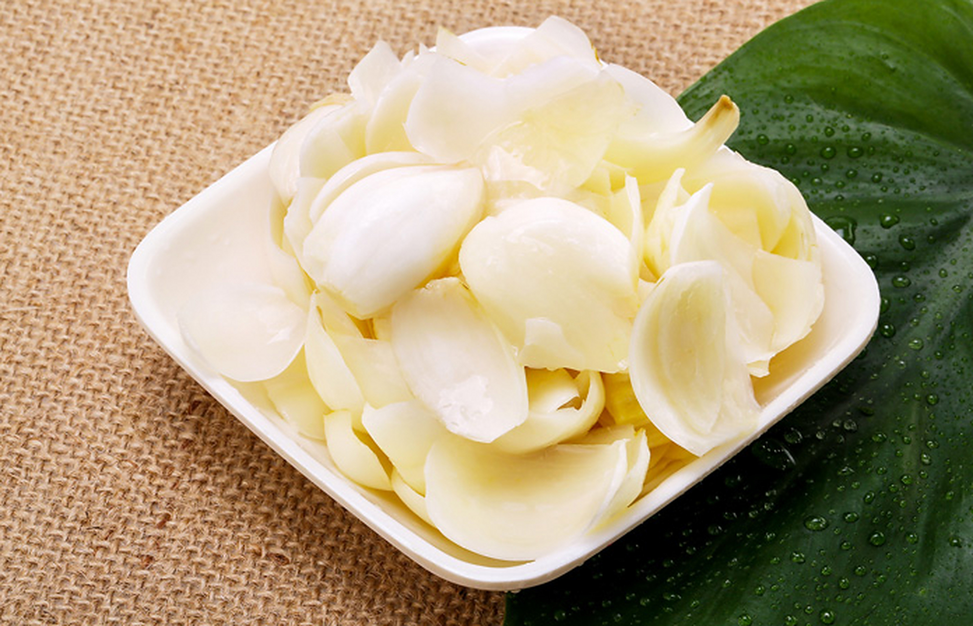 百合和苏叶属于中药,可以治疗失眠.