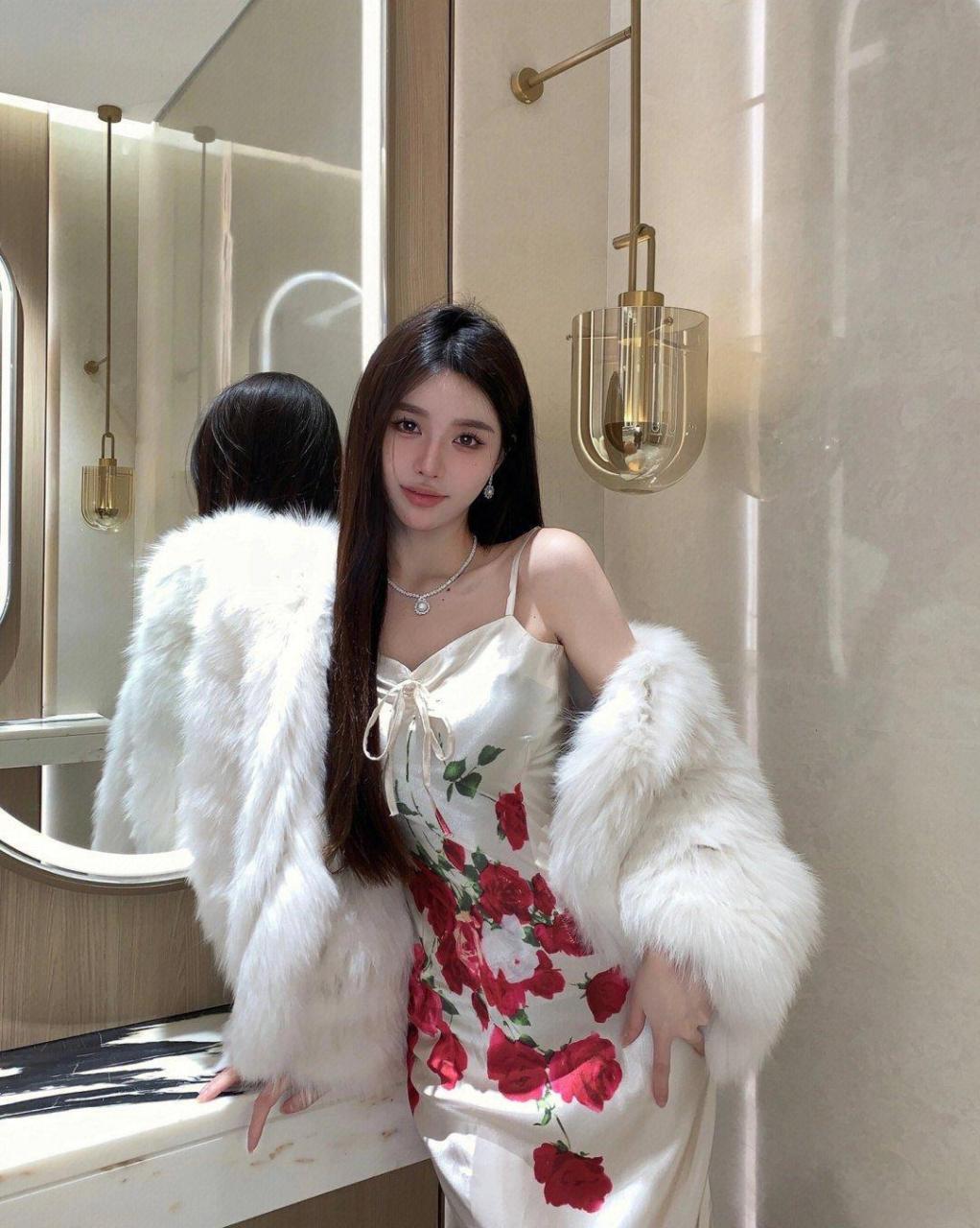 黑长直美女财阀千金穿搭风