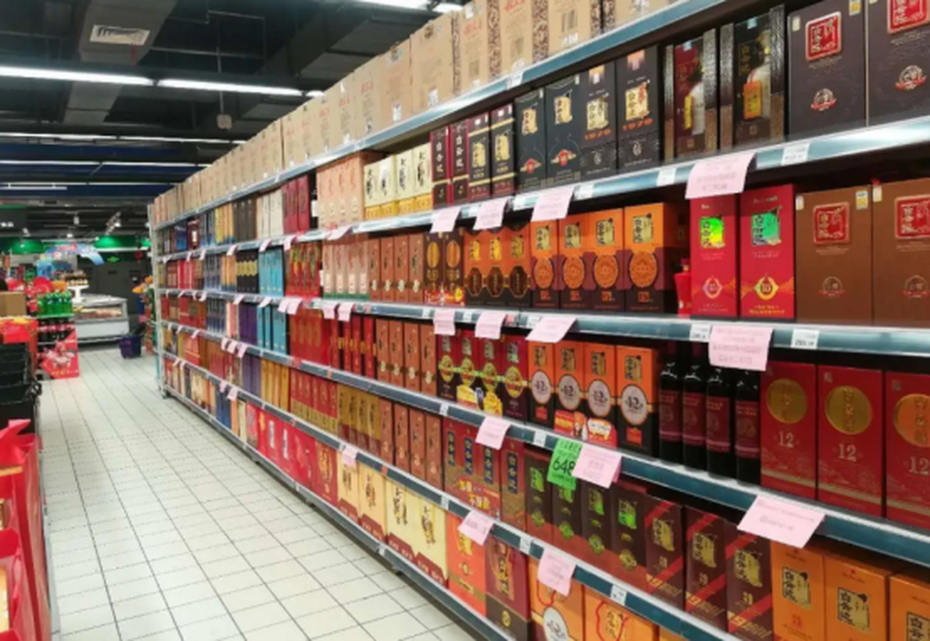 白酒#我也是今天才知道,原来超市白酒货架的排放是暗藏玄机的!