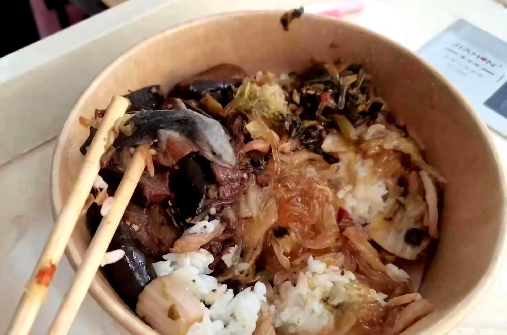 我感谢老板给我加的菜,但不确定壁虎该如何计算费用.