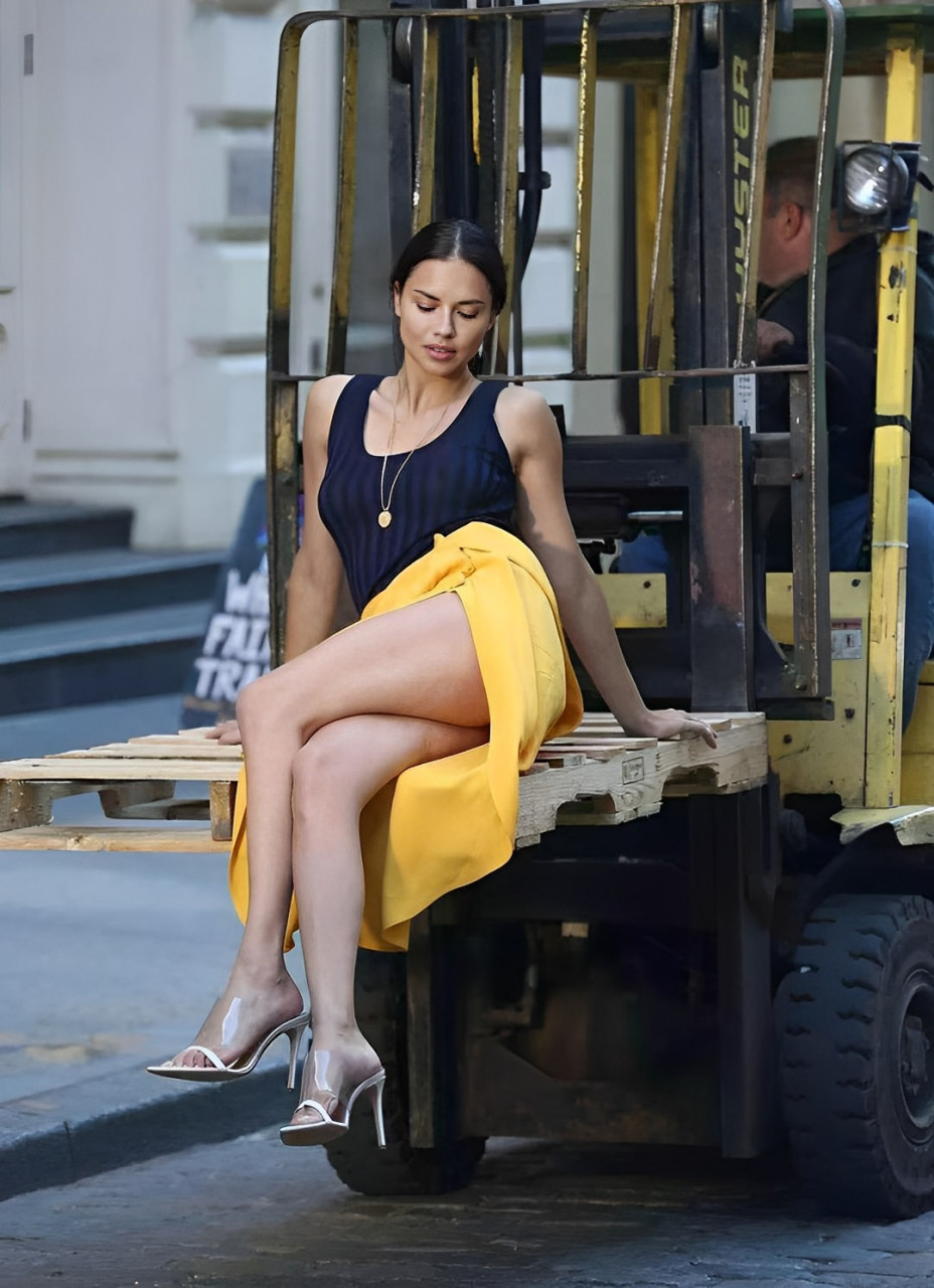 她是巴西模特阿德瑞娜·利马adriana lima,她是世界上排名第三的出场