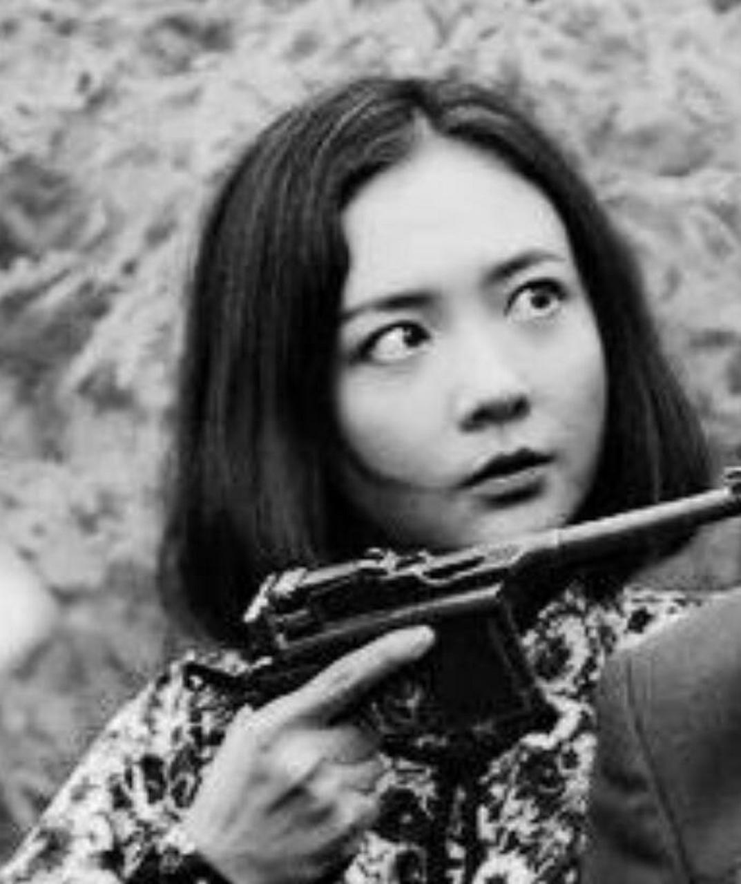 1942年,女战士赵毓政被日本鬼子抓住.