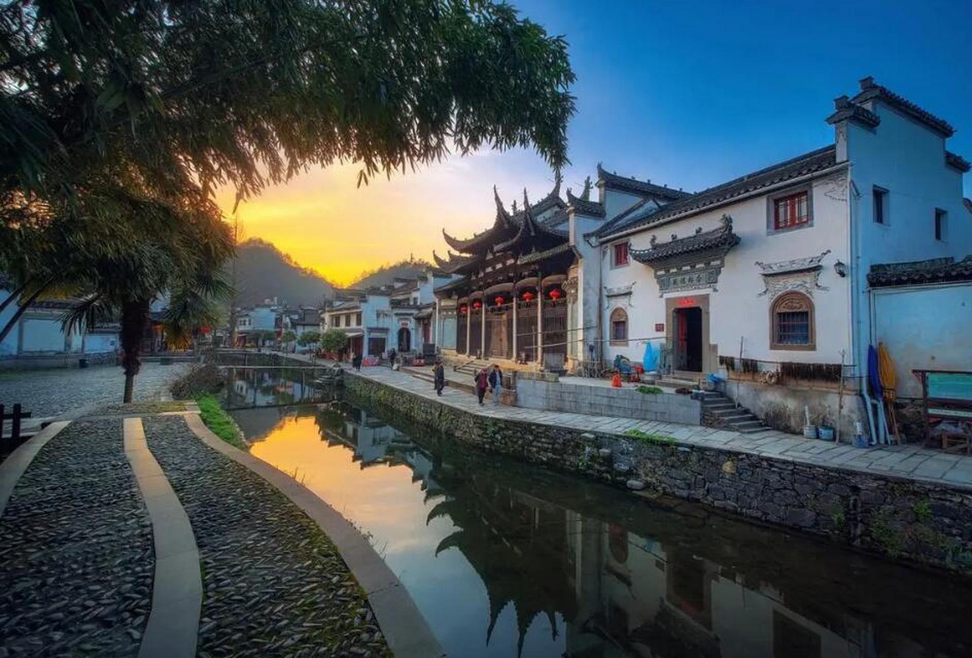 龙门古镇,位于浙江省杭州市西南部的富阳,桐庐,建德三县交界处,是杭州