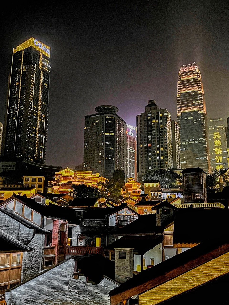 重庆十八梯夜景78现实版千与千寻,魔幻又真实	".