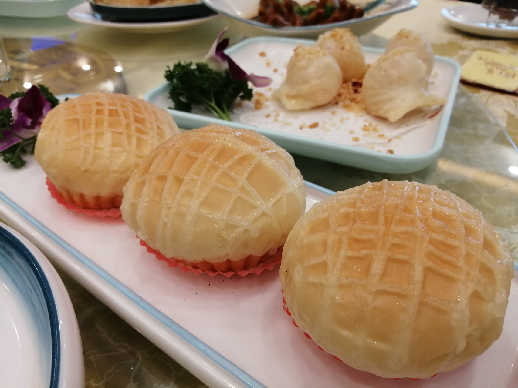 "银丝燕麦包"是著名广式点心,在南宁邕江湾大酒楼宴会店点了一例,有3