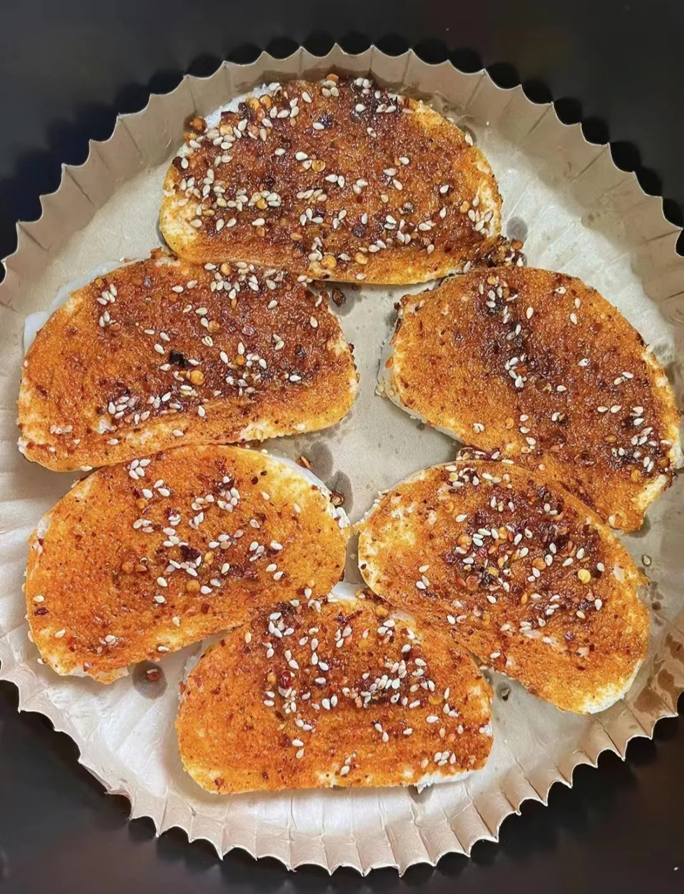 空气炸锅烤馒头片,这是一道让人垂涎欲滴的美食.