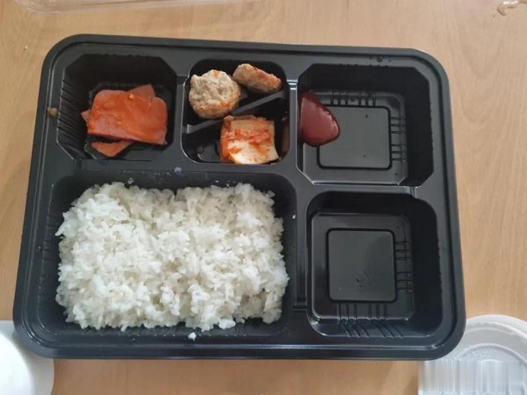 图3图4是中国部队伙食.