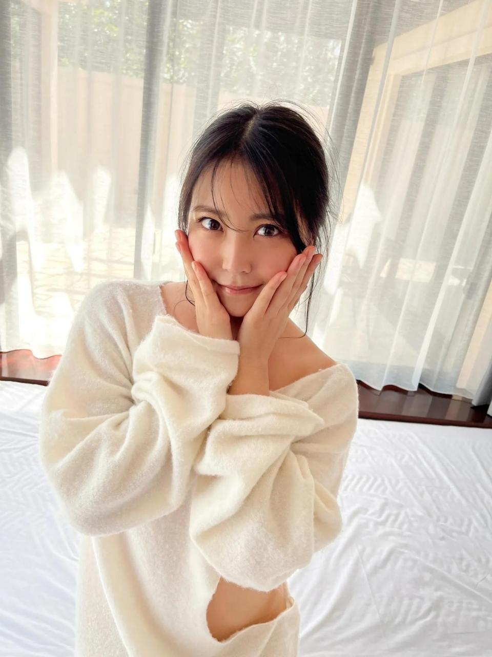 白间美瑠:拍完吃个虾!工作和美食我都要.