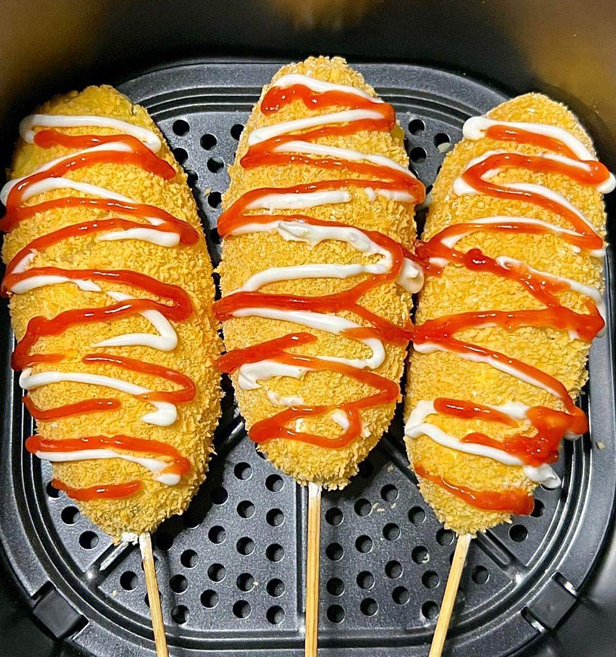 土豆泥拉丝芝士热狗棒!