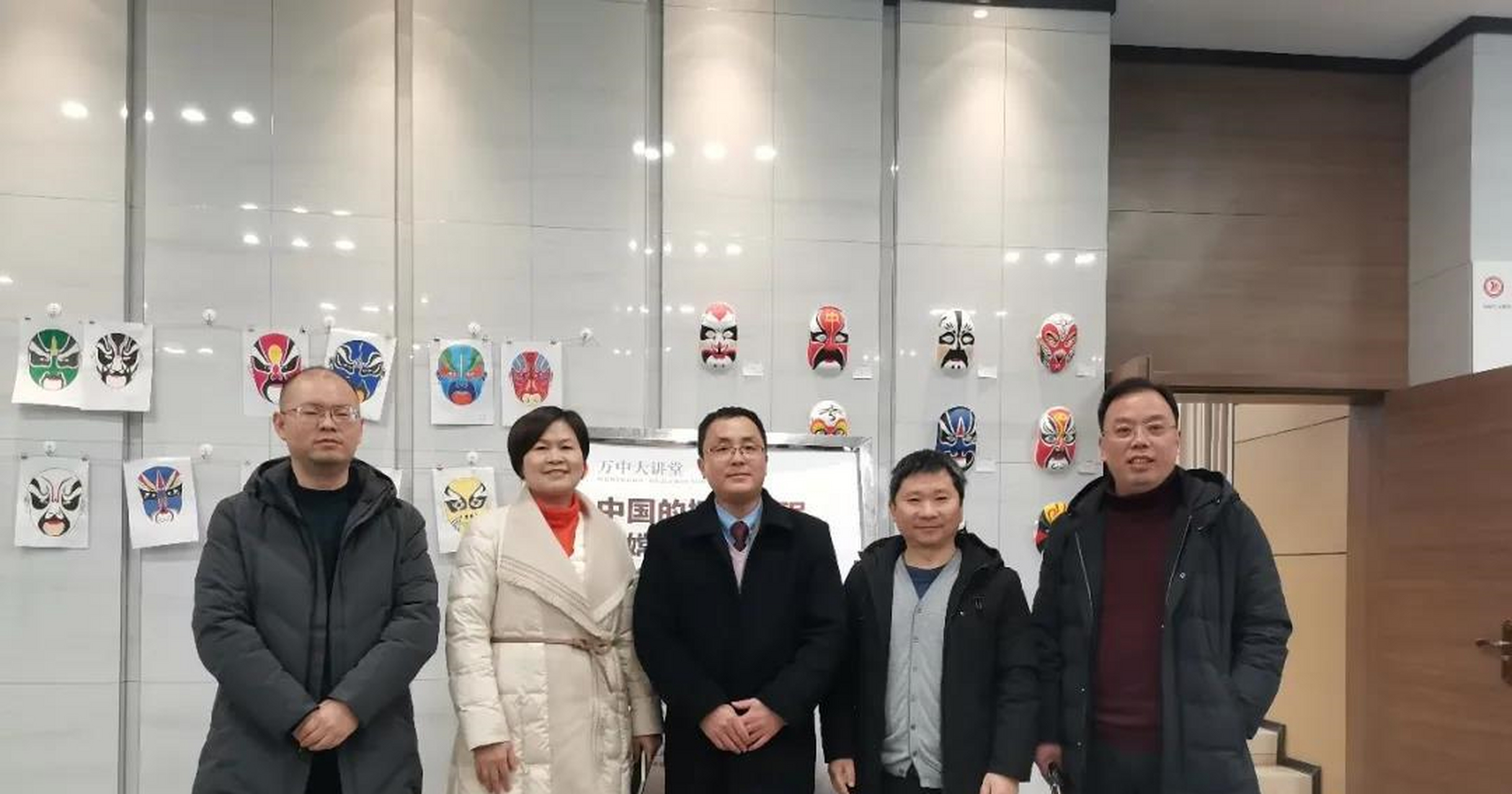 正值新春之际,重庆市万州中学96届校友夏小平博士回到母校作《中国的