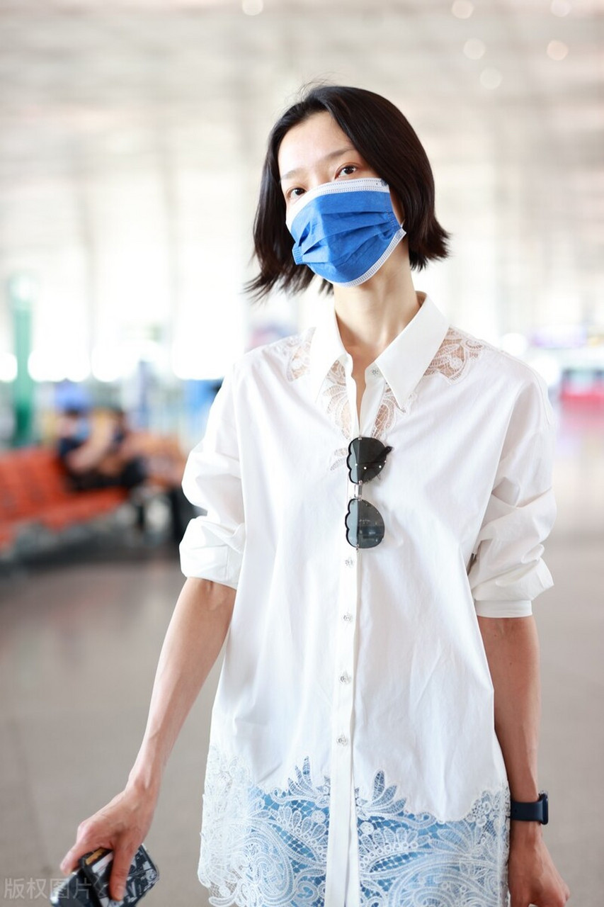 机场街拍 杜鹃白色网纱衬衫 阔腿牛仔裤 帆布托特包清爽大方#端午度假