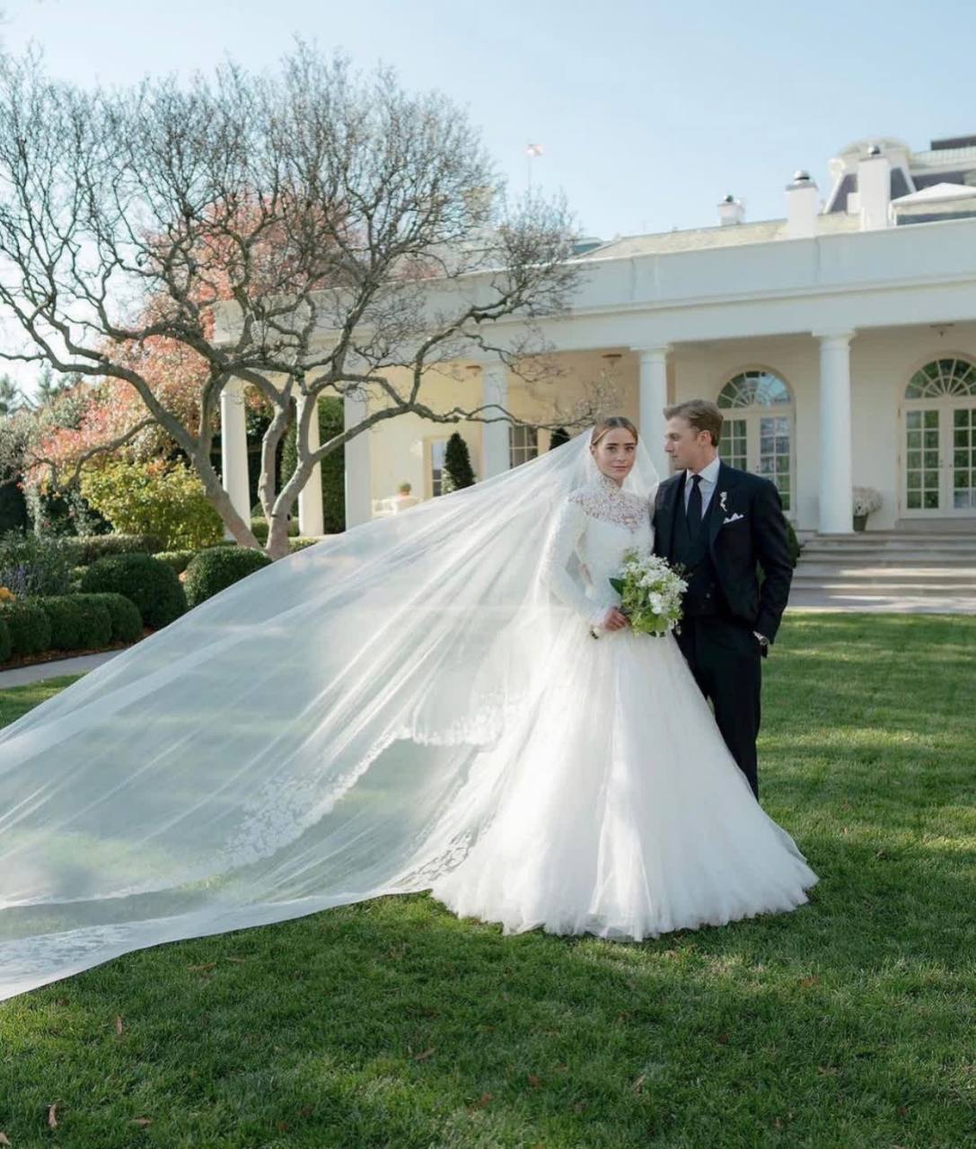 前段时间,拜登的孙女娜奥米·拜登在白宫举行了婚礼.