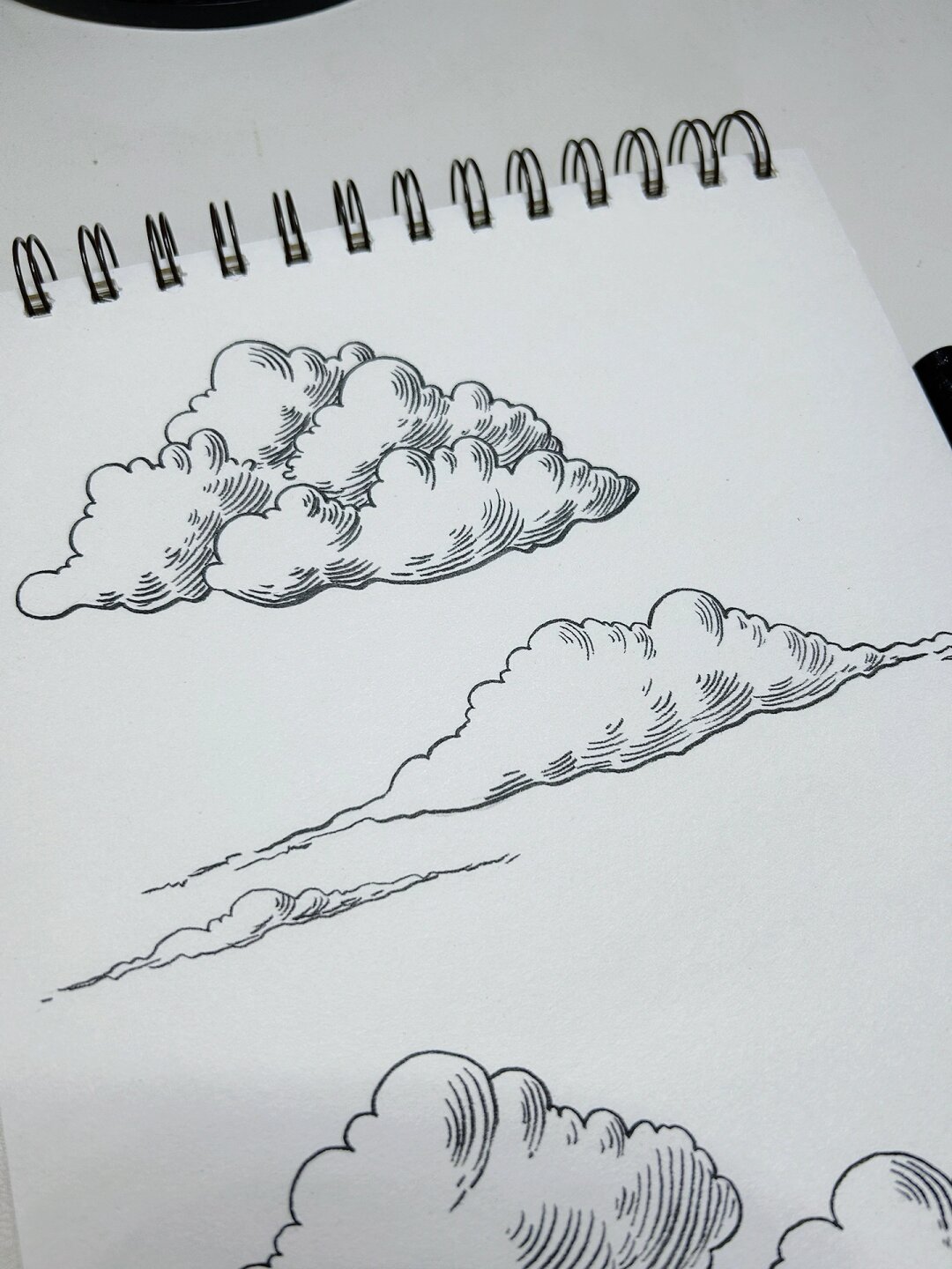 速写|白云  大团白云:在天空中呈现出较大的云团,通常呈现出厚重的