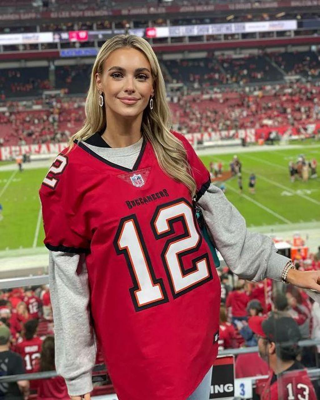 认识一下汤姆布雷迪的火辣甜美新女友!