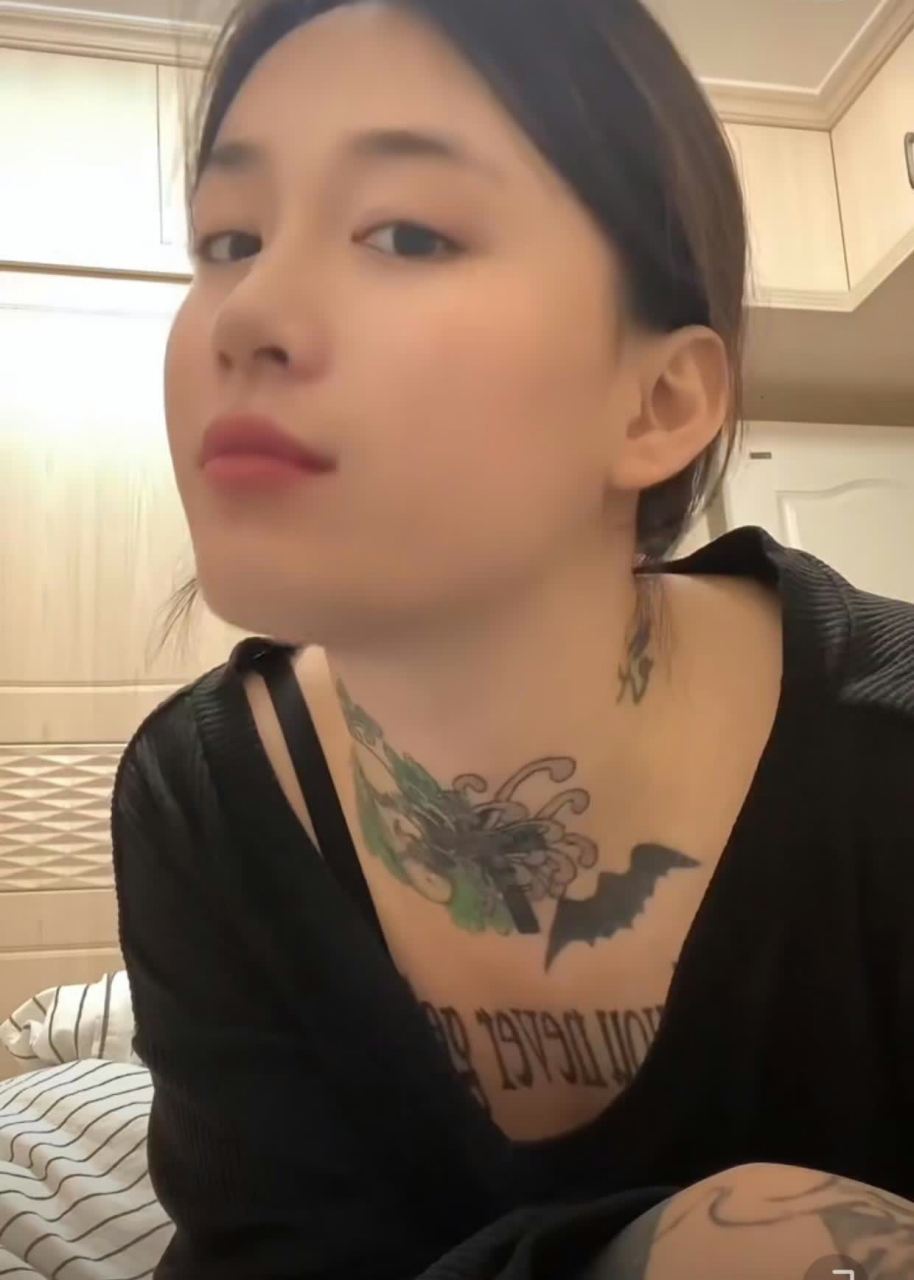 如果你有纹身女朋友,你敢带回去见父母吗?[尬笑][坏笑]