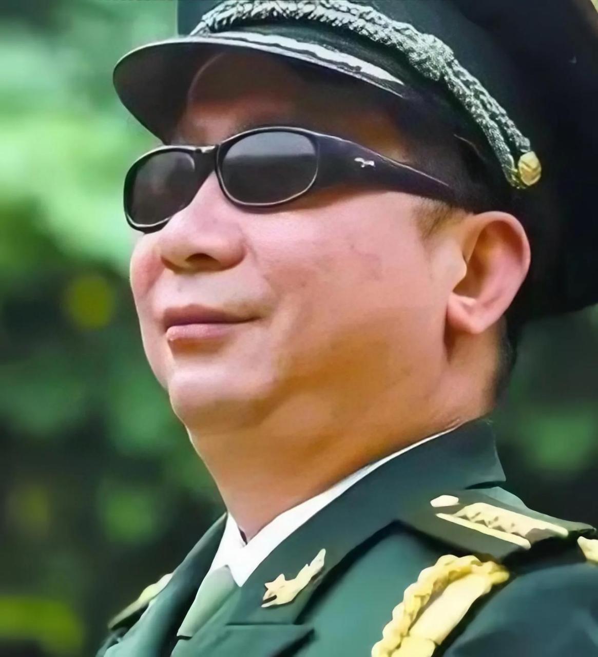 在上个世纪80年代的老山前线,一位钢铁战士名叫史光柱,一次在与敌人