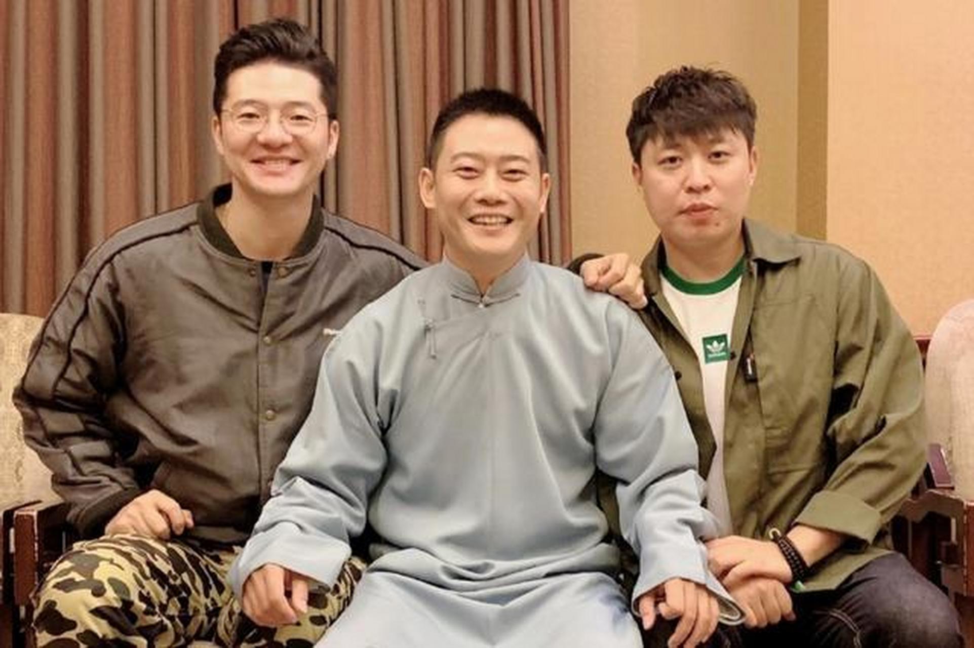 当年曹云金大闹郭德纲生日宴,挨着桌子骂每一位在场的师弟,没有一个人