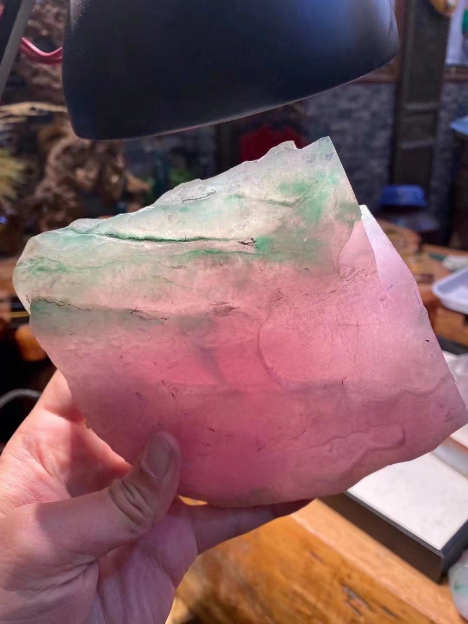 点击头像看直播# #翡翠原石知识讲解#翡翠毛料因含有不同的染色离子