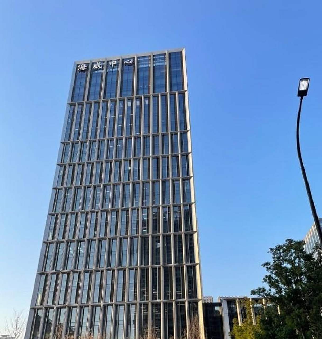 【辛巴率2000余人搬至杭州】 据财经网科技报道,海威大厦t3幢是快手顶