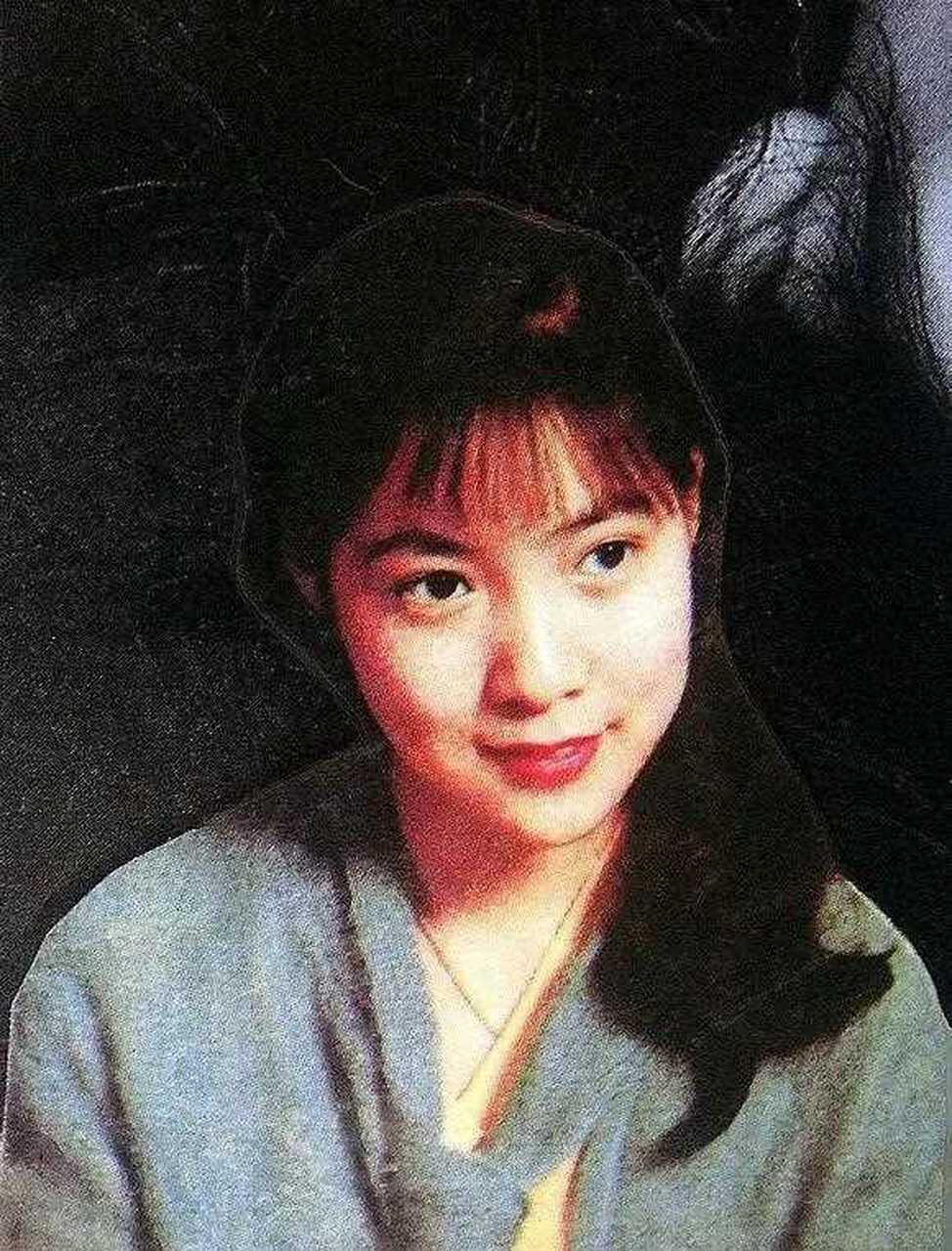 80年代当红女星沈丹萍,初恋是张铁林,24岁时义无反顾地嫁给大她18岁的