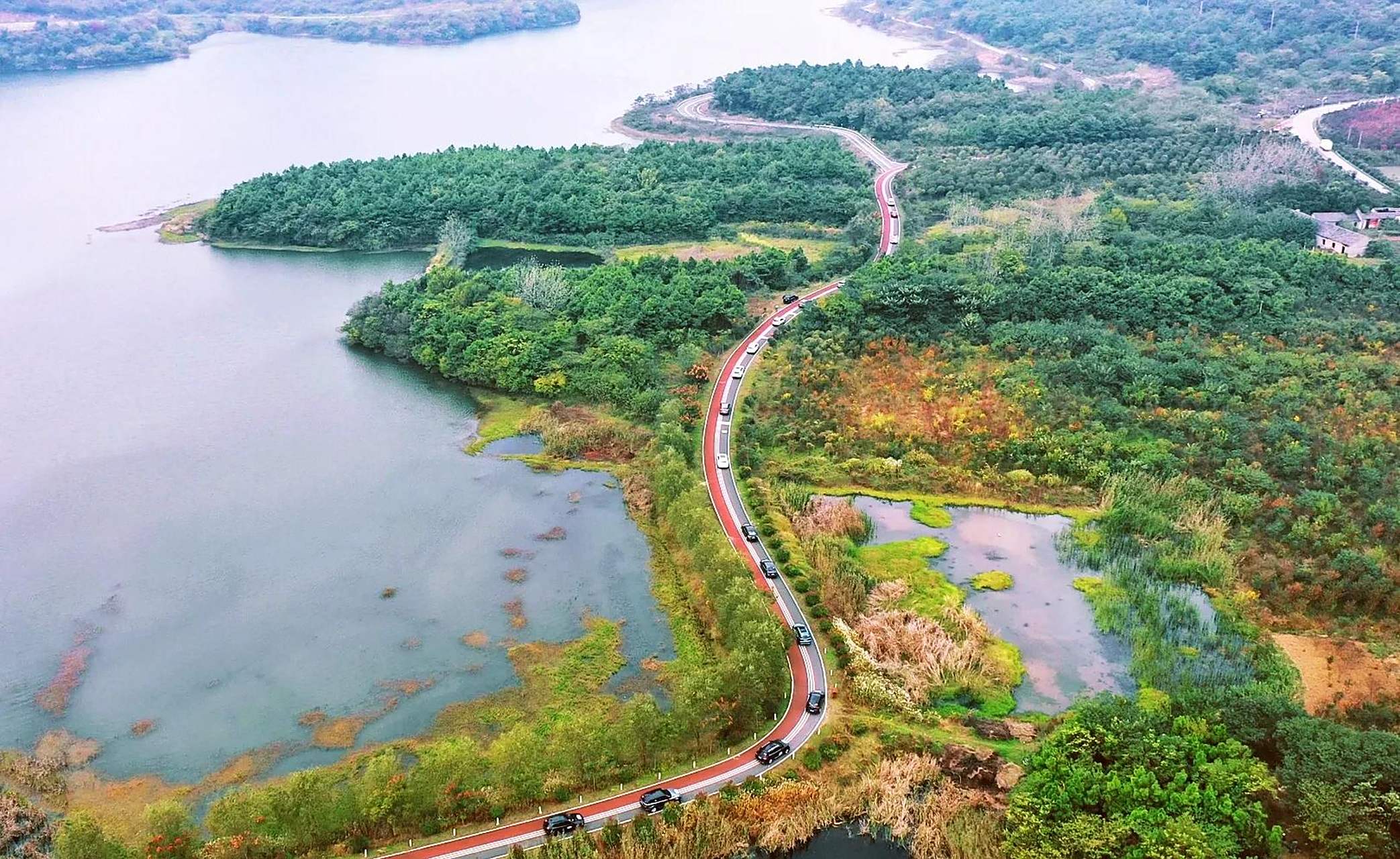 领动计划#  半月湖位于和县鸡笼山西北麓,面积1088亩,因形似半月故名