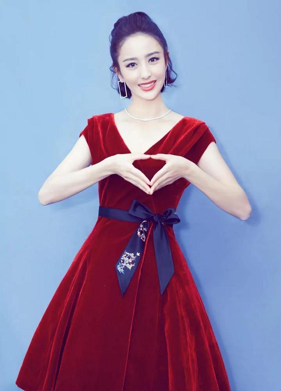 24小时4瓜!曝张艺兴张佳佳恋爱,热巴怀孕风波升级,个个大瓜