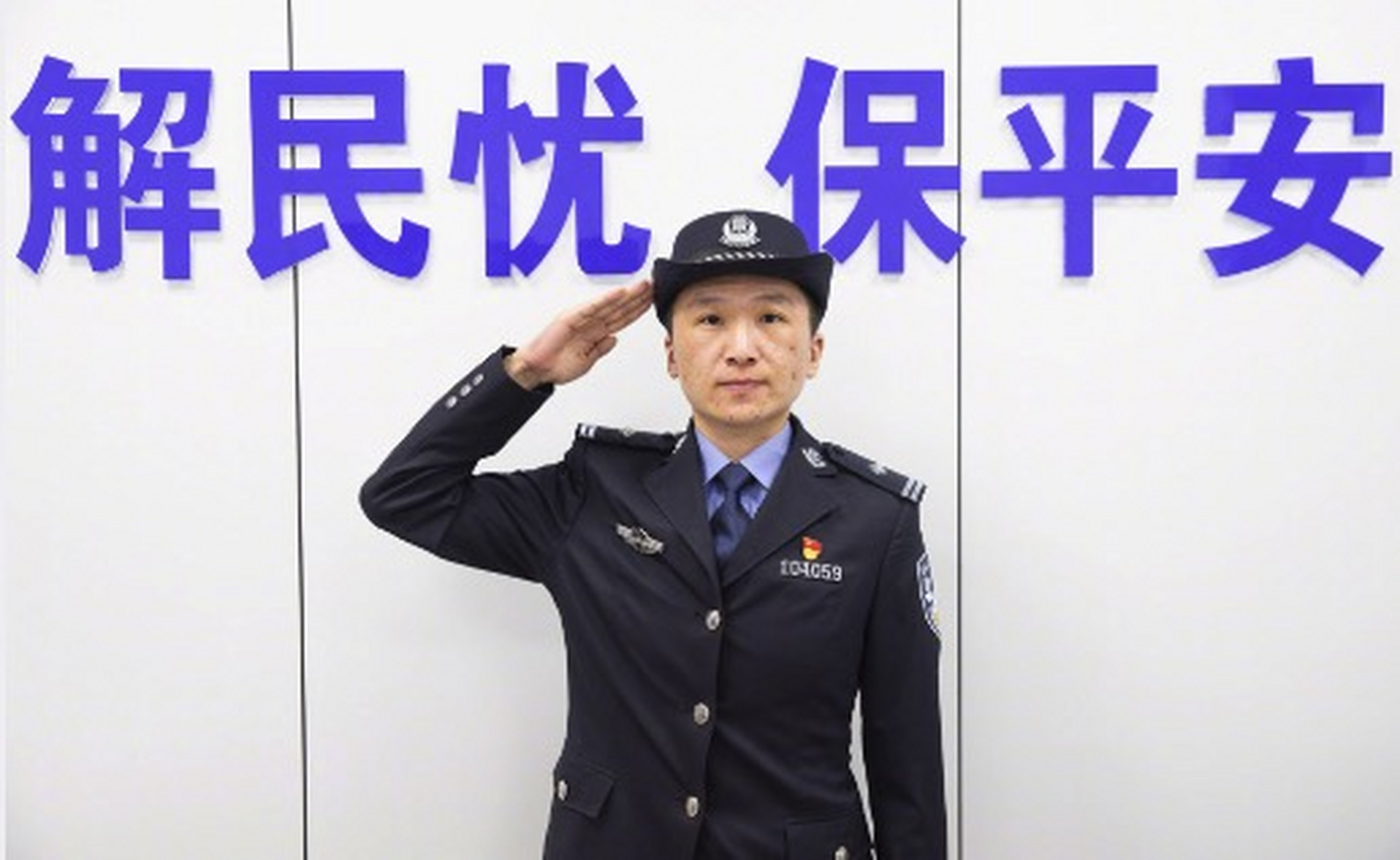 刘欣被查出患有再生障碍性贫血,长期服用药物,她的发型也越留越短