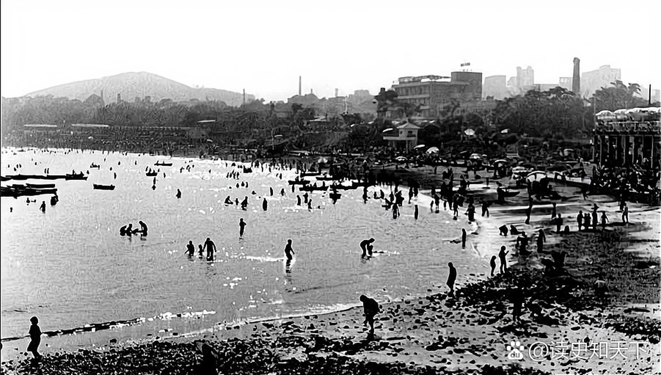 1985年9月,大连老虎滩海滨浴场.