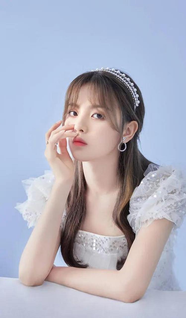 gif创作人# 从"村花"到"锦鲤女孩"杨超越经历了什么 女团出身的