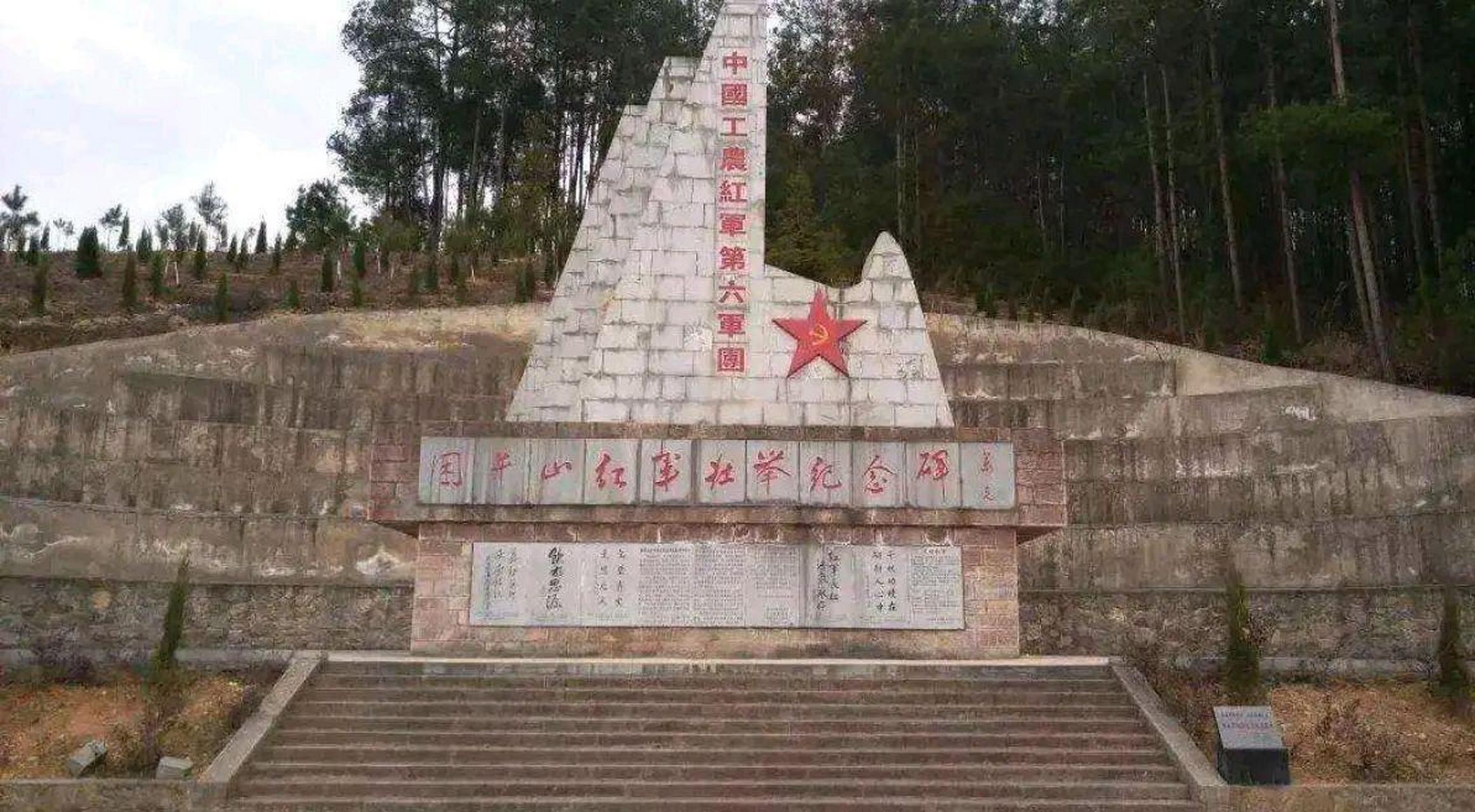 [照相机][照相机][照相机] 1936年,长征结束后,红6军团领导萧克,王震