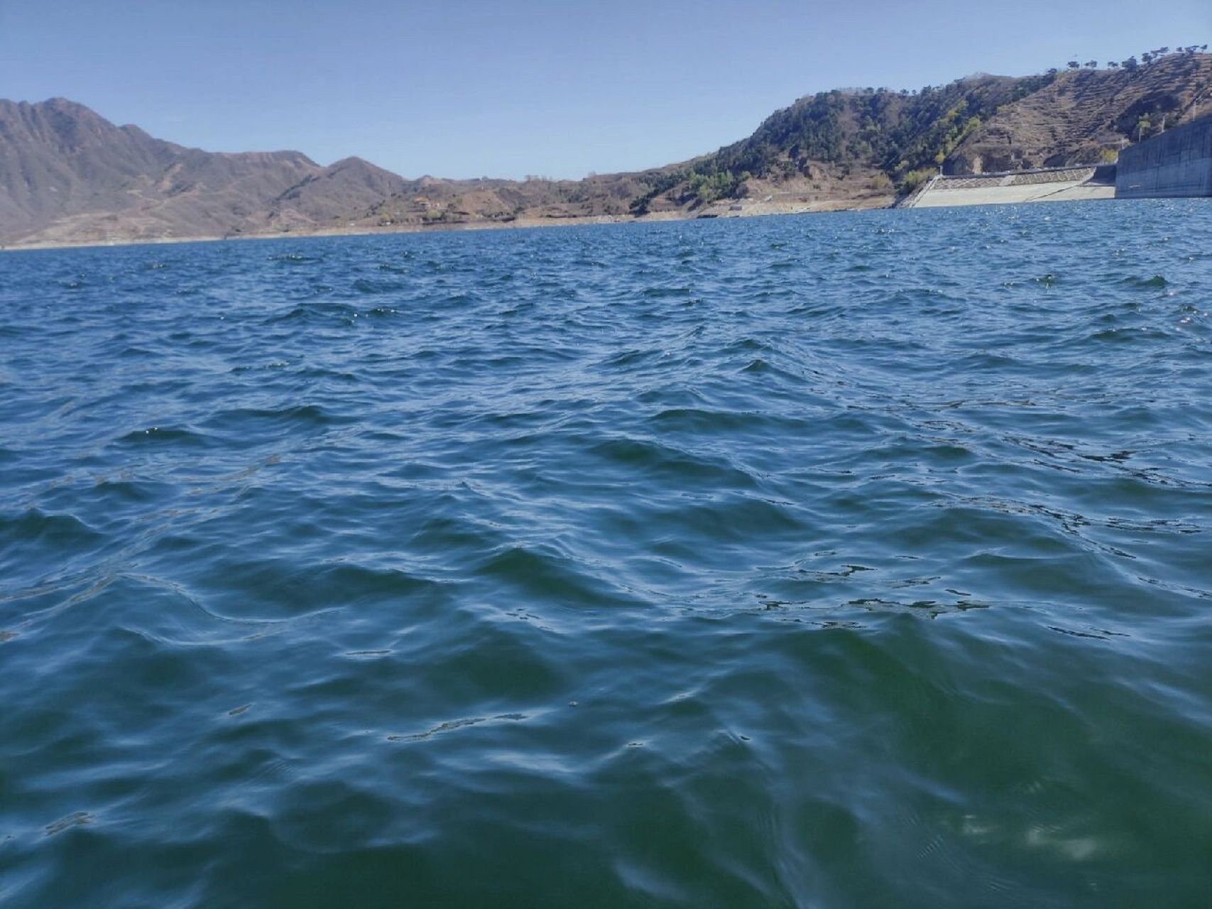 打卡蟠龙湖	 水库碧波荡漾,孤屿奇峰,遥相辉映,层峦叠嶂,山水交融