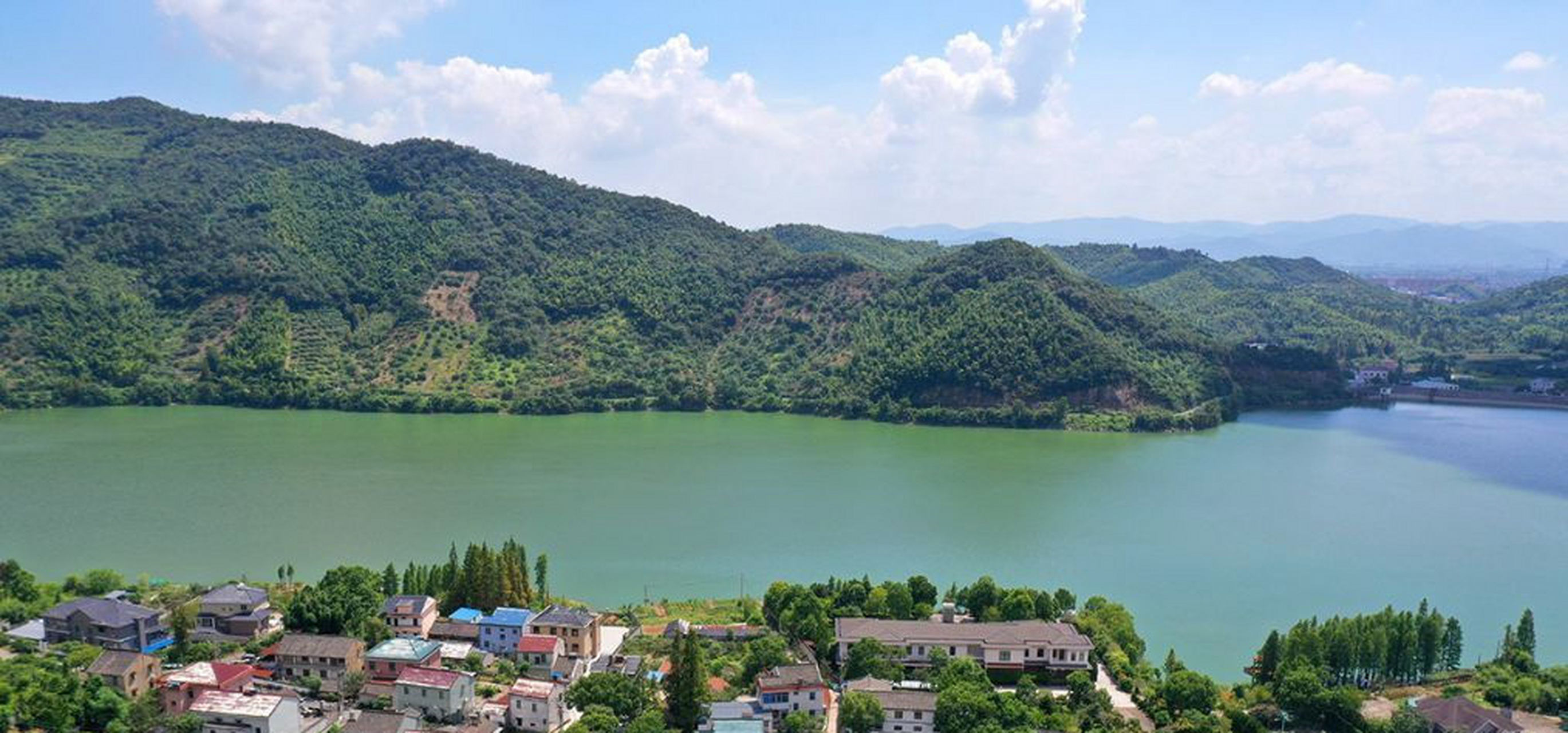 余姚市内的水库还有双溪口水库,陆埠水库,梁辉水库,四明湖水库,牟山湖