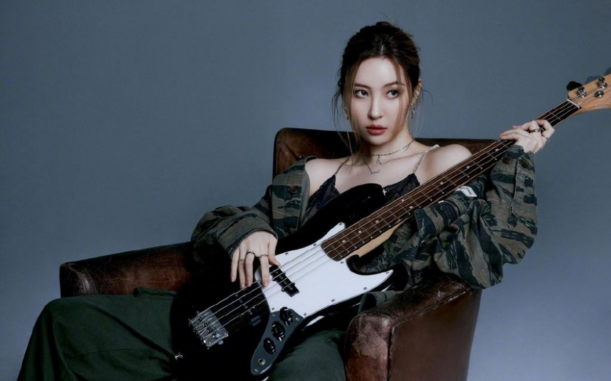 韩国美女李宣美 高冷摩登时尚封面大片