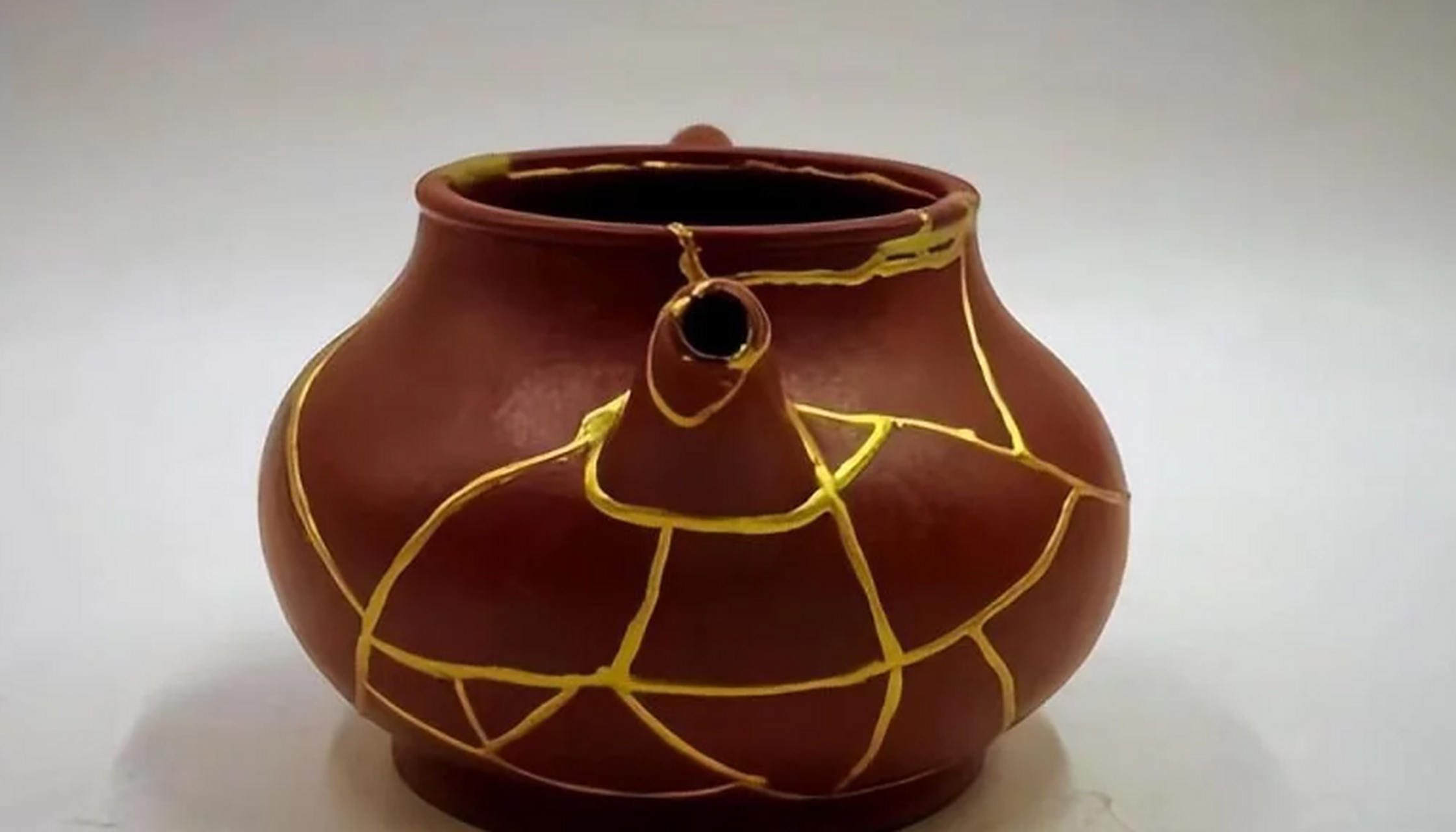 民国的时候,修复破碎的瓷器有一种金缮的手艺,为何现在快失传了